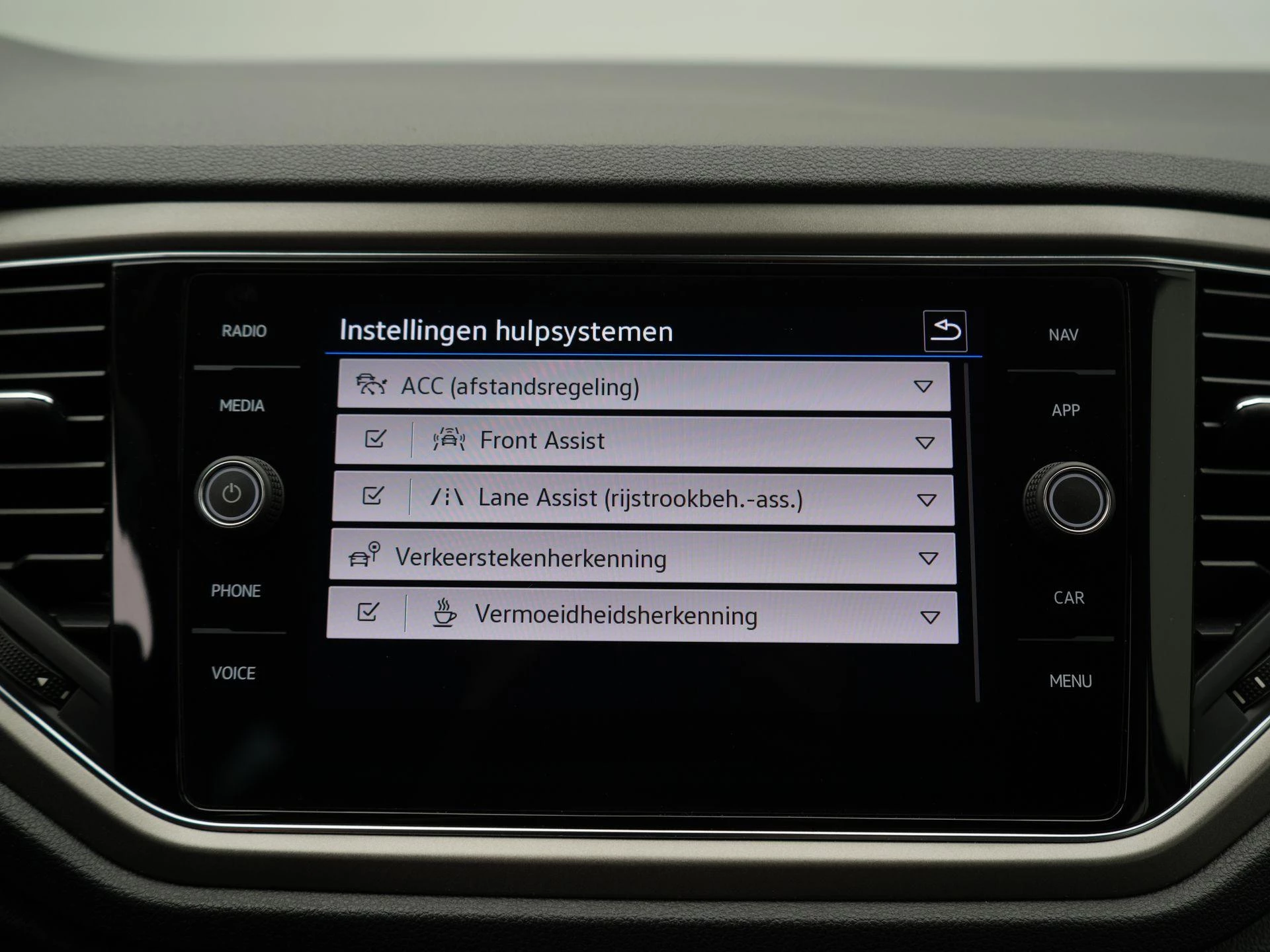 Volkswagen-T-Roc-image-16