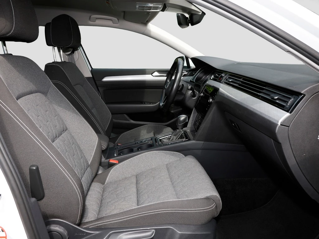 Volkswagen-Passat-image-6