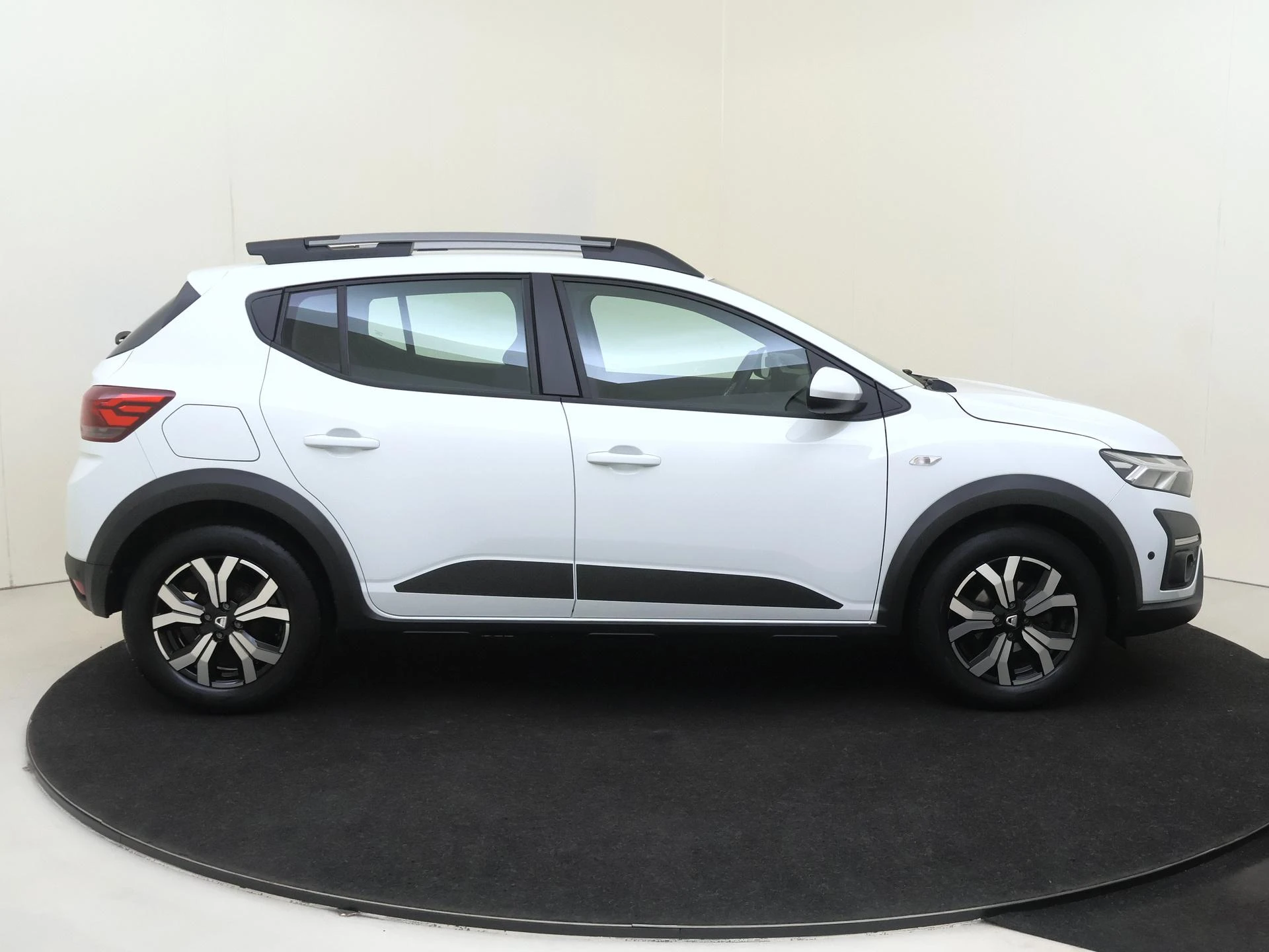 Dacia-Sandero Stepway-image-8