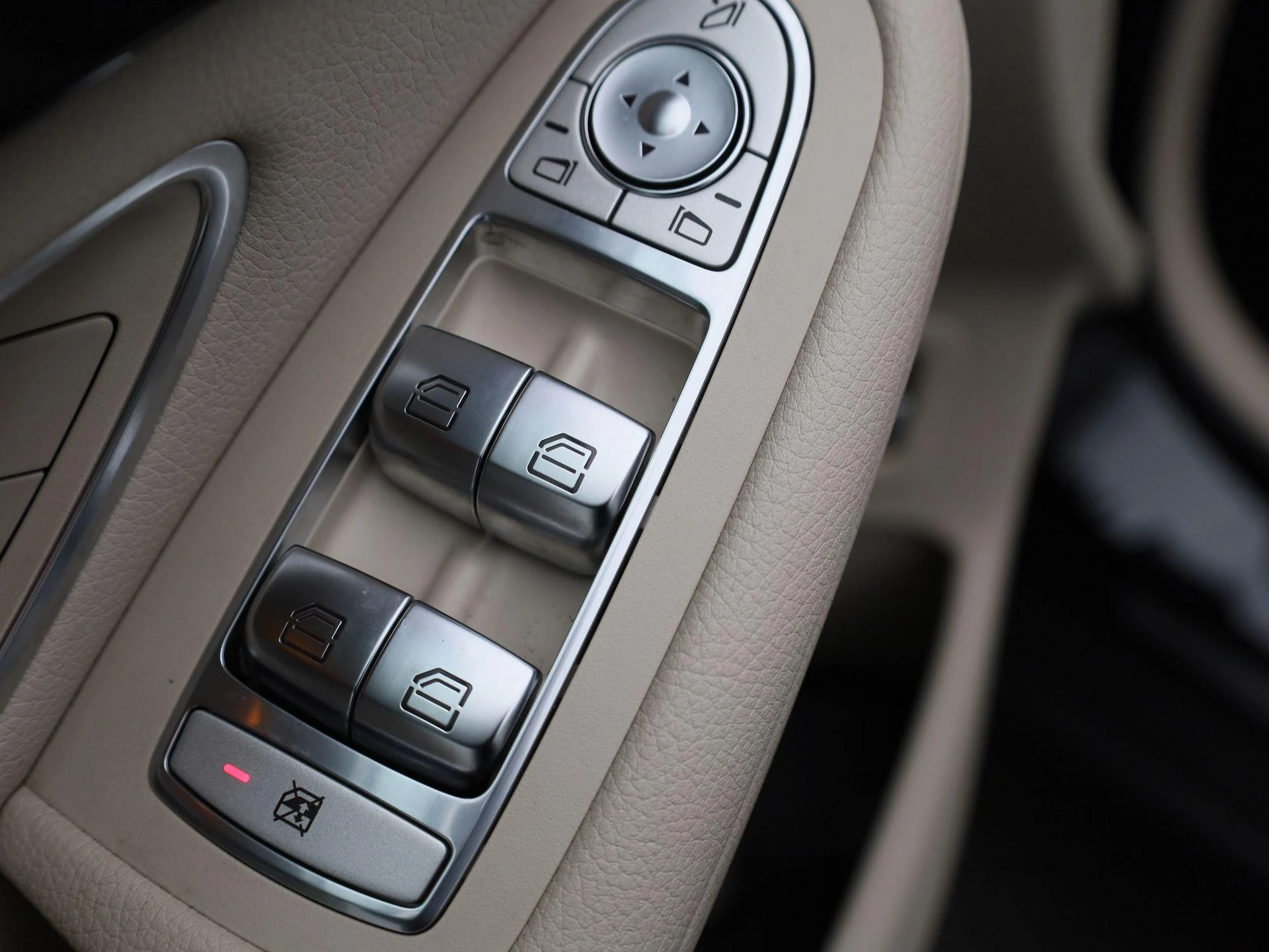 Mercedes-Benz-GLC-image-29