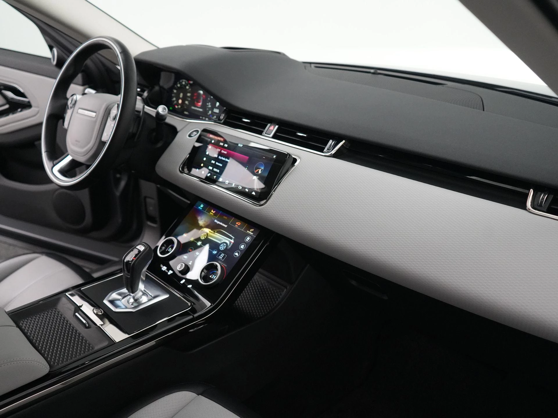 Land Rover-Range Rover Evoque-image-44