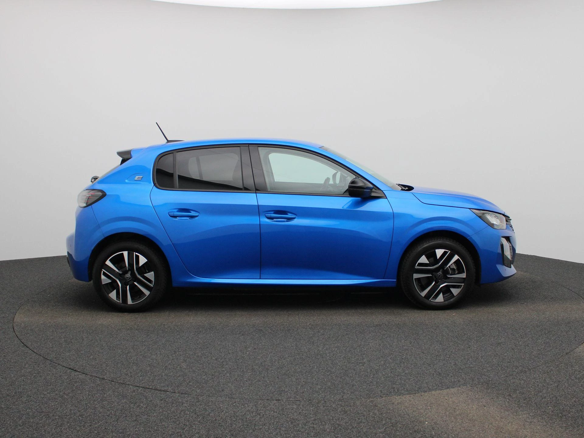 Peugeot-e-208-image-6