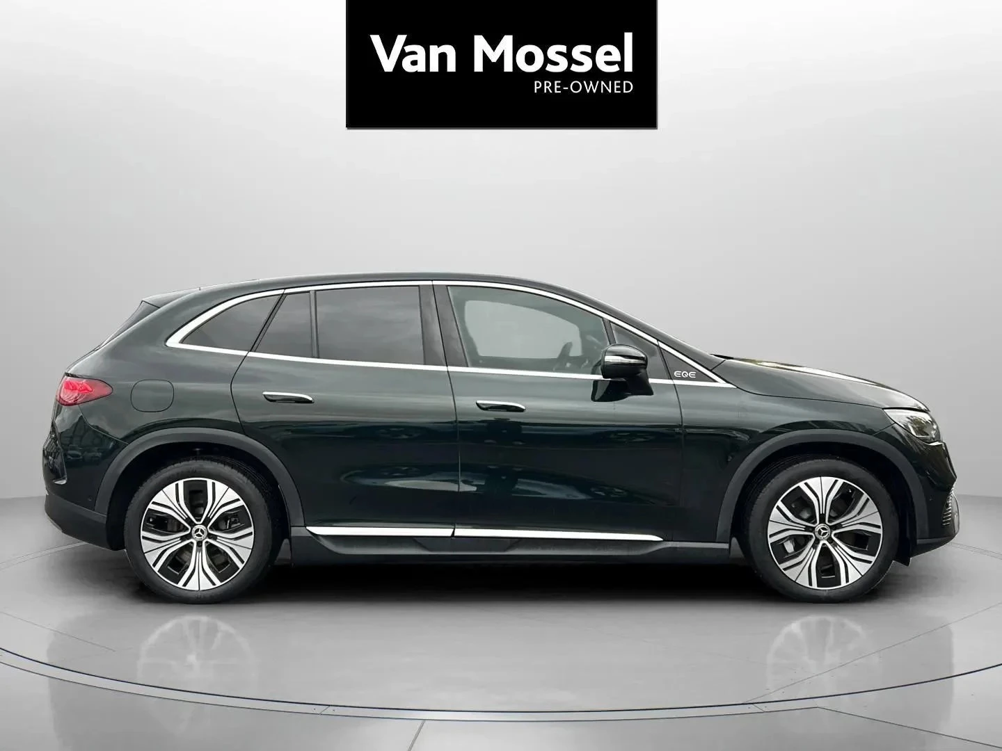 Mercedes-Benz-EQE-image-3