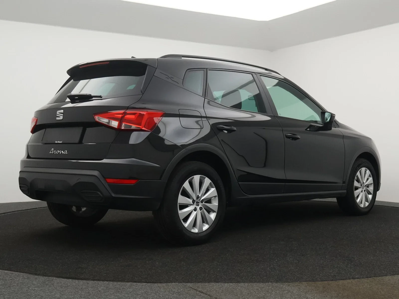 SEAT-Arona-image-1
