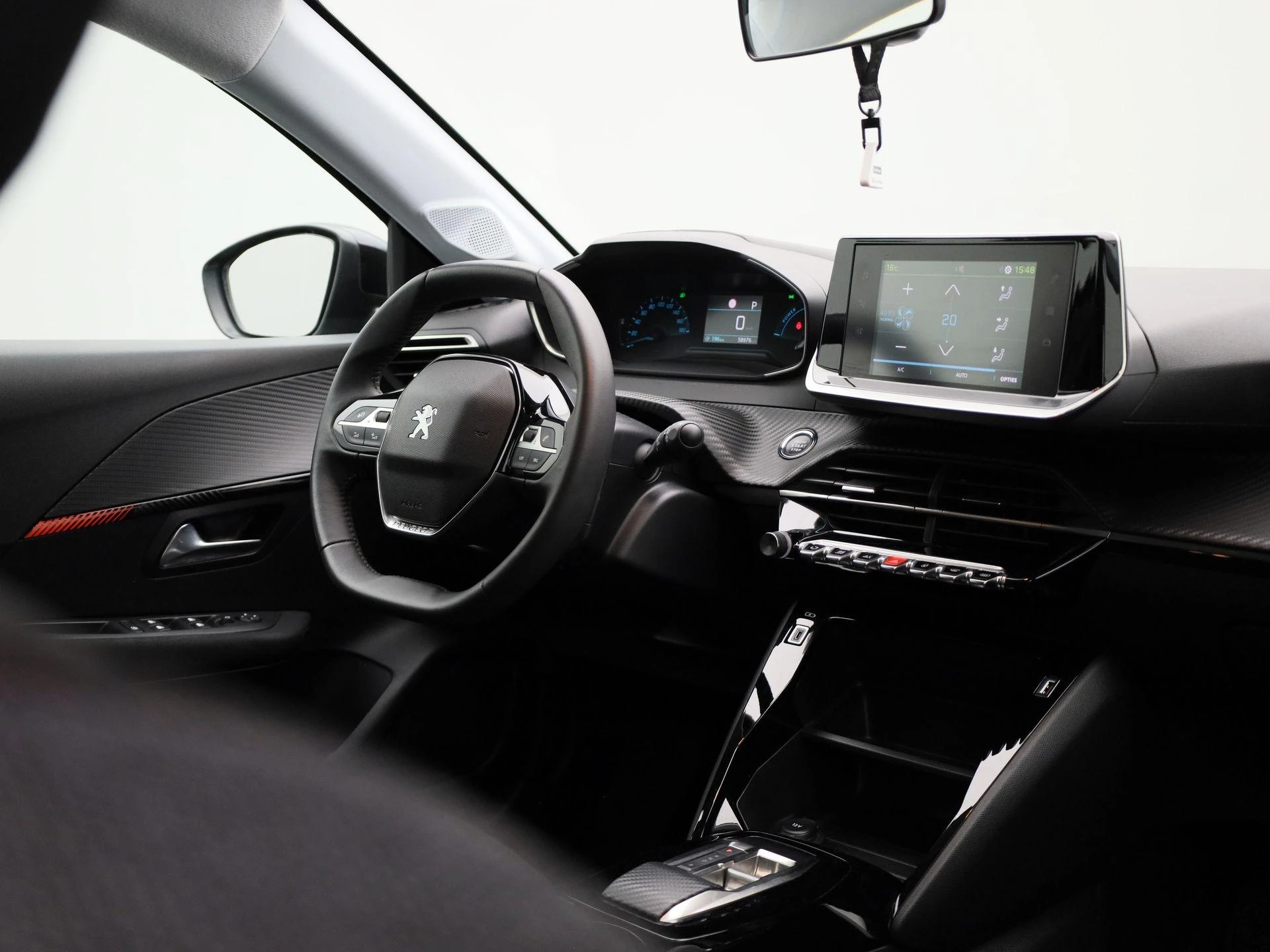 Peugeot-e-208-image-34