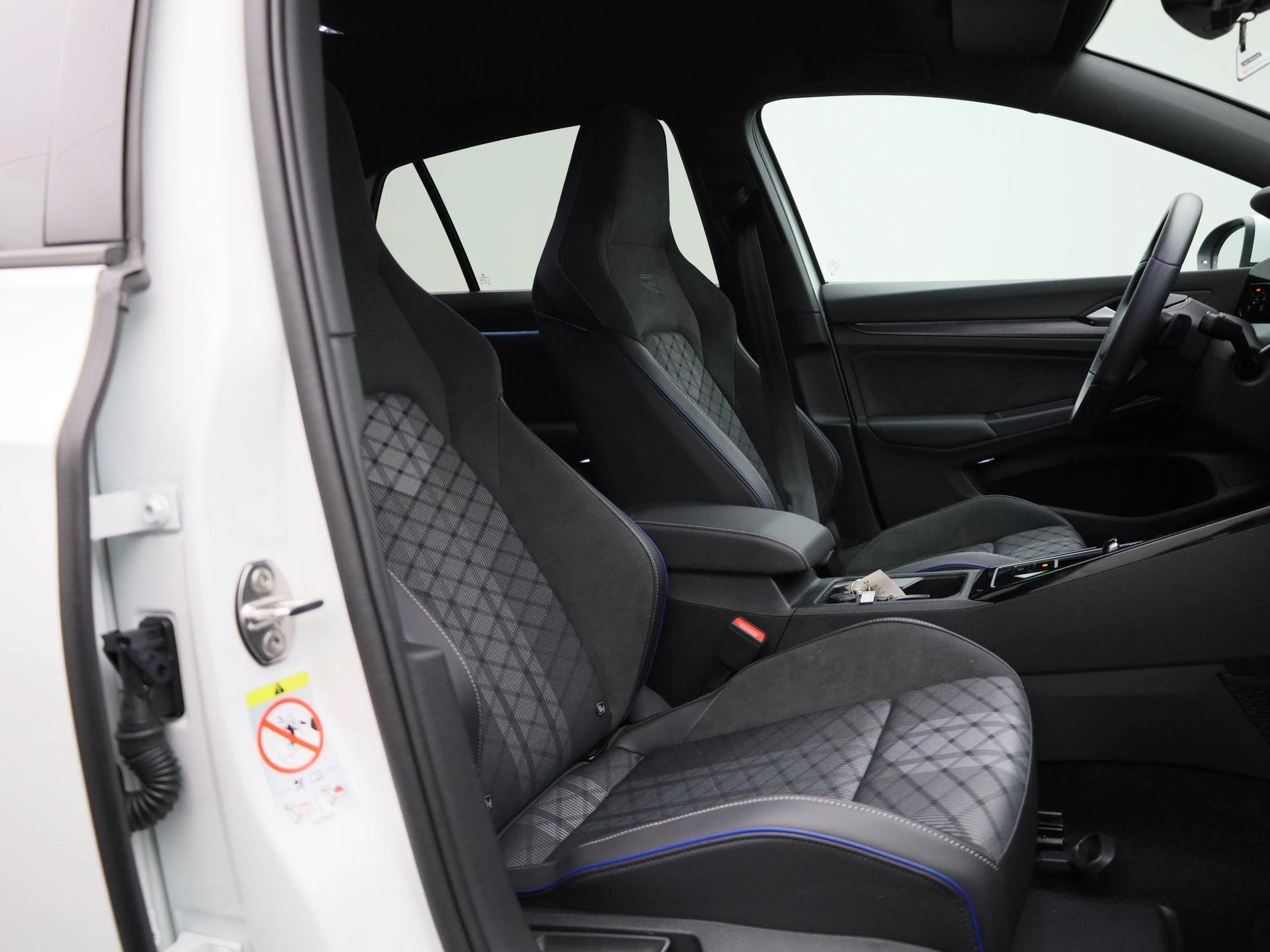 Volkswagen-Golf-image-35