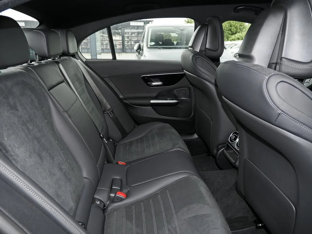 Mercedes-Benz-C-Klasse 300-image-14