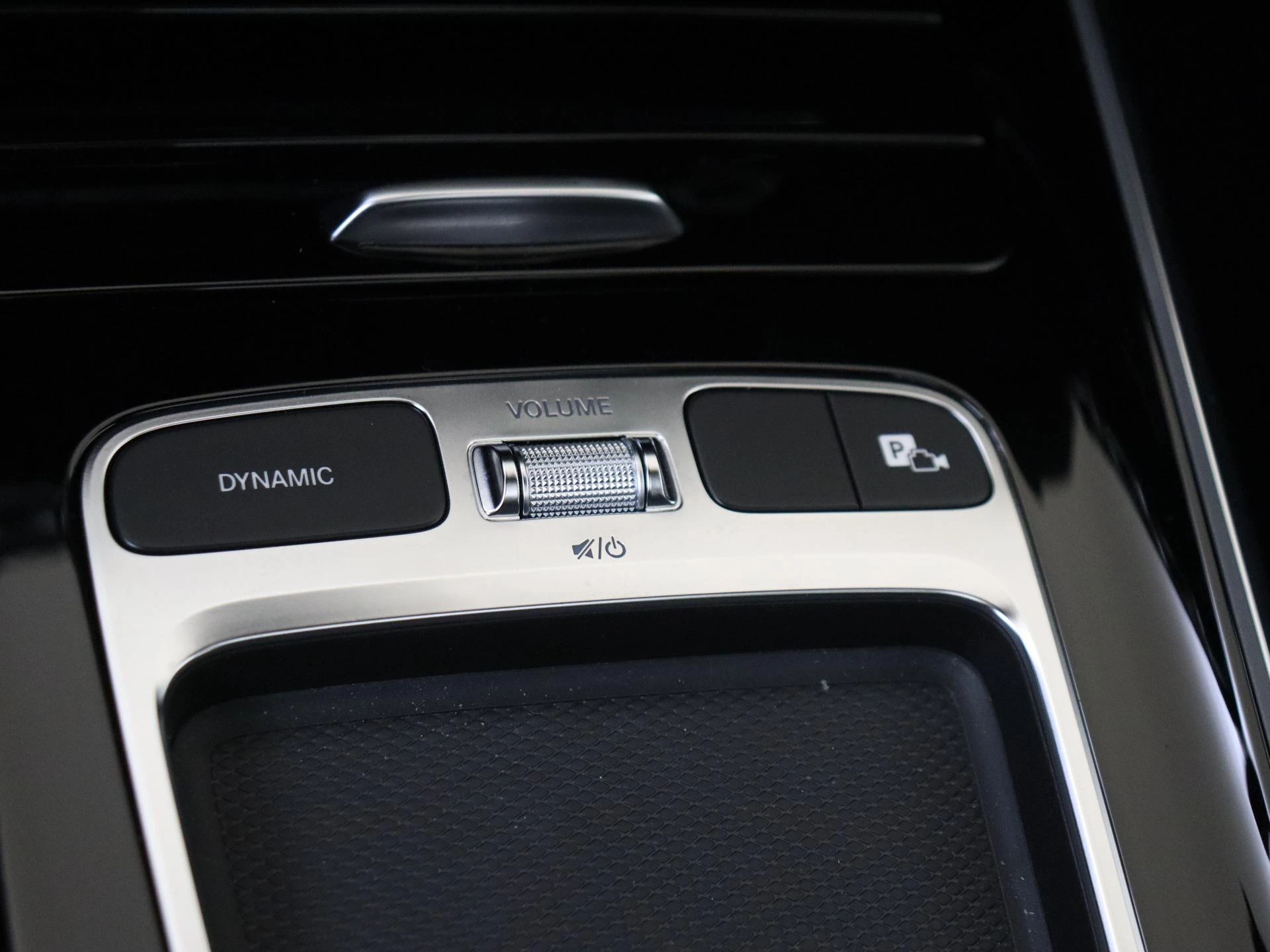 Mercedes-Benz-GLA-image-20