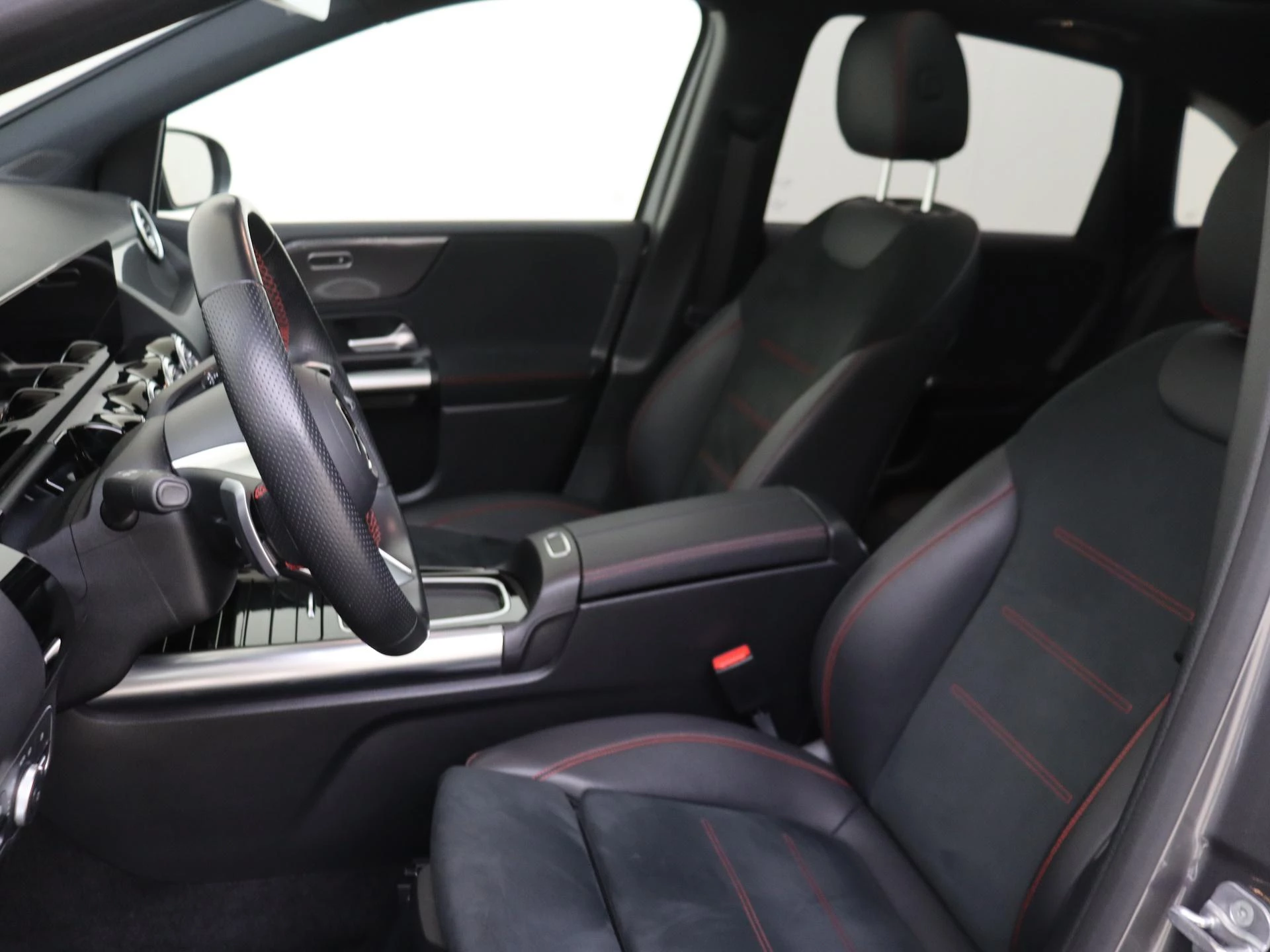 Mercedes-Benz-B-Klasse-image-10