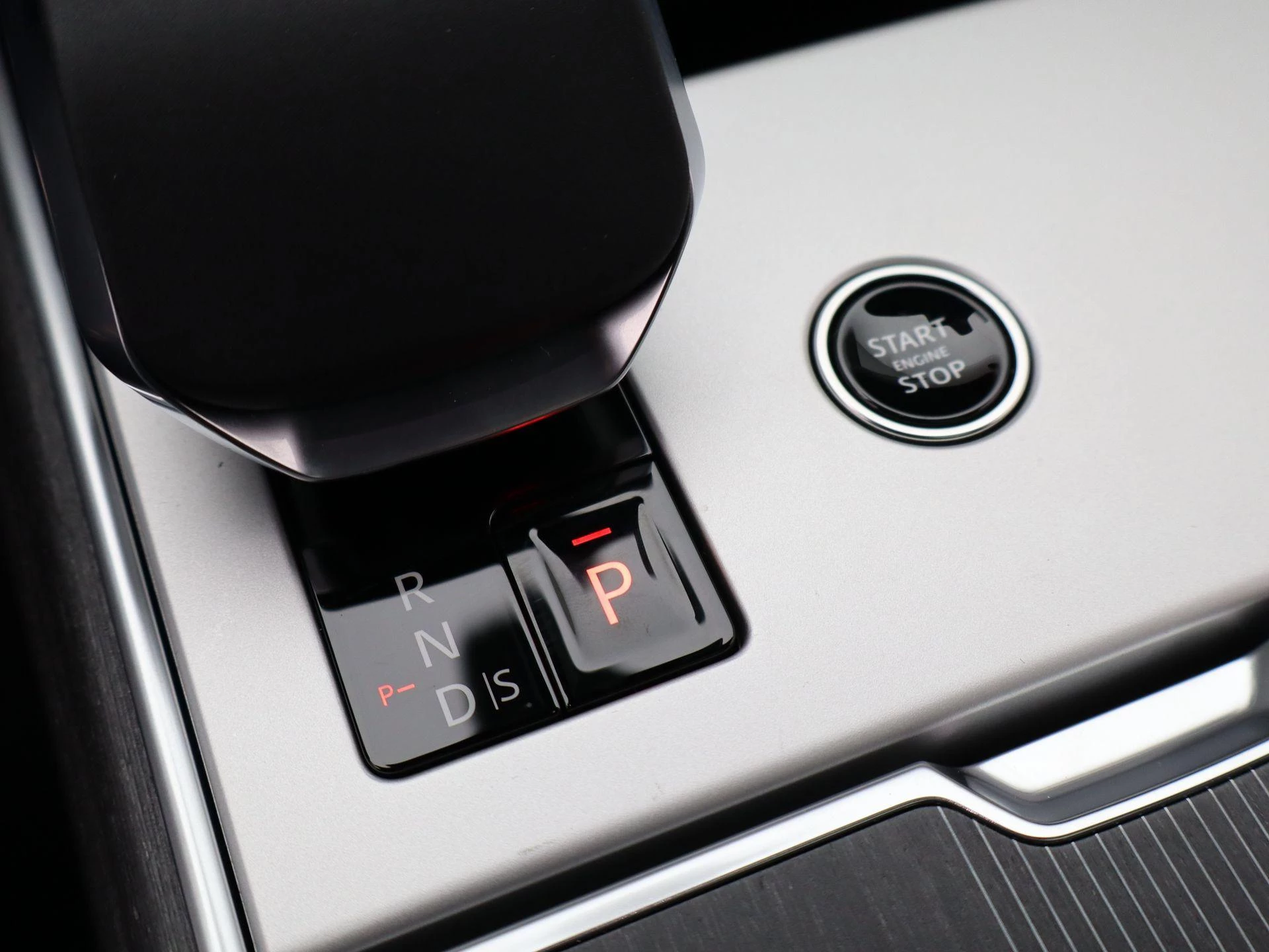 Land Rover-Range Rover-image-22