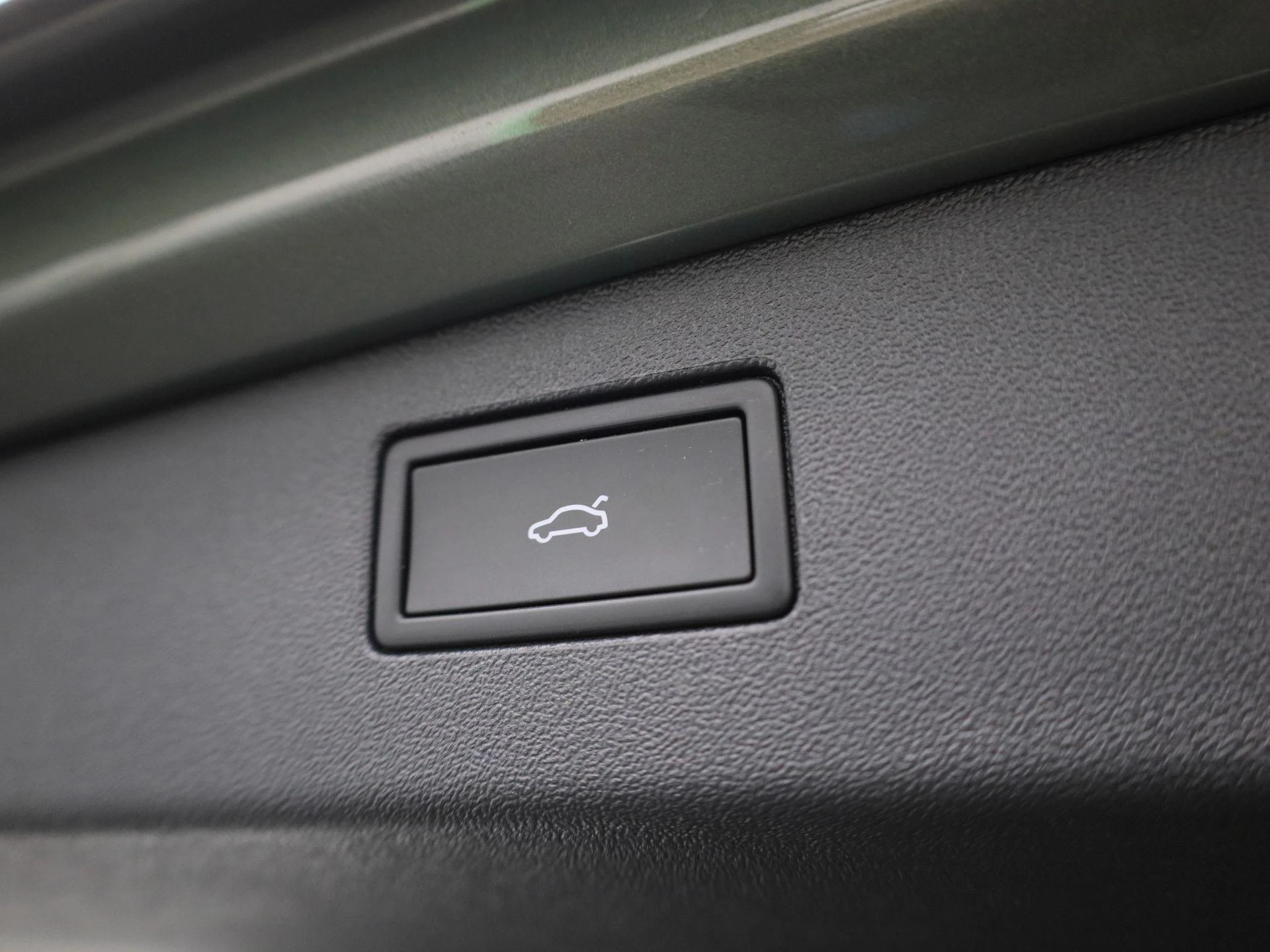 Volkswagen-Tiguan-image-12
