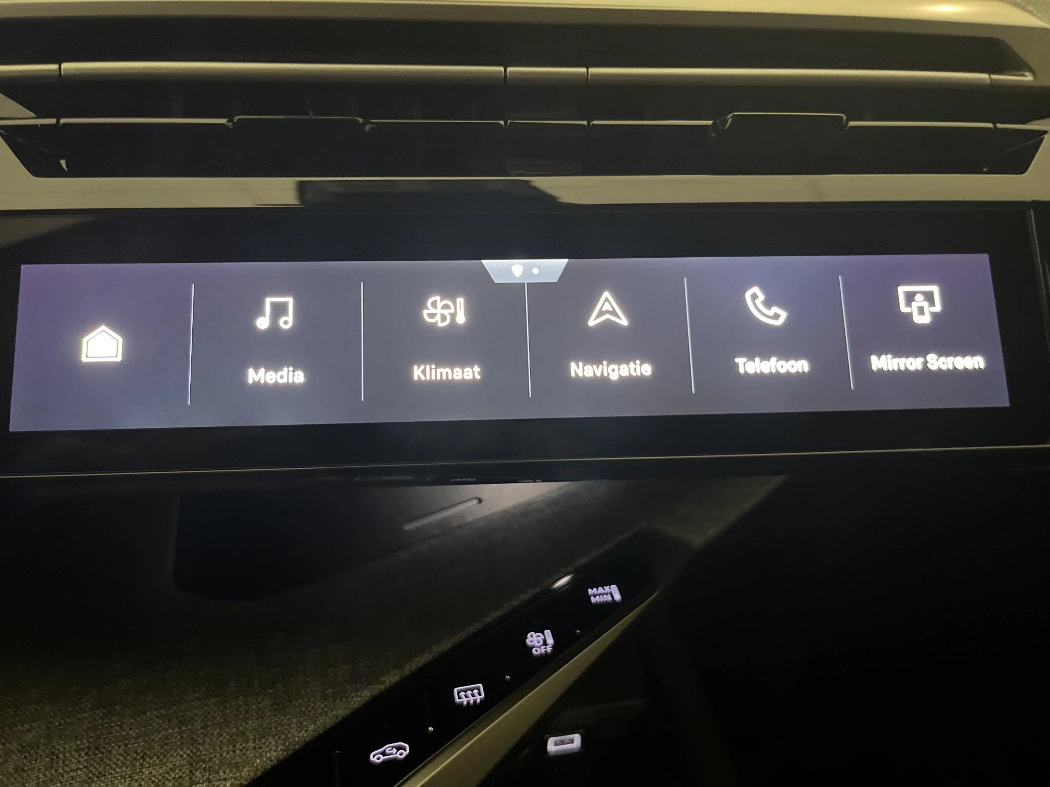 Peugeot-e-5008-image-12