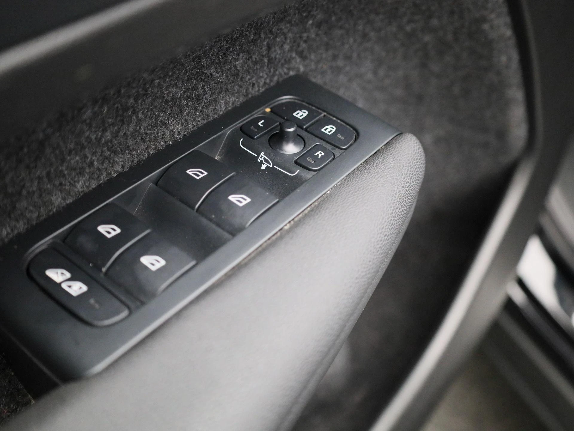 Volvo-XC40-image-34