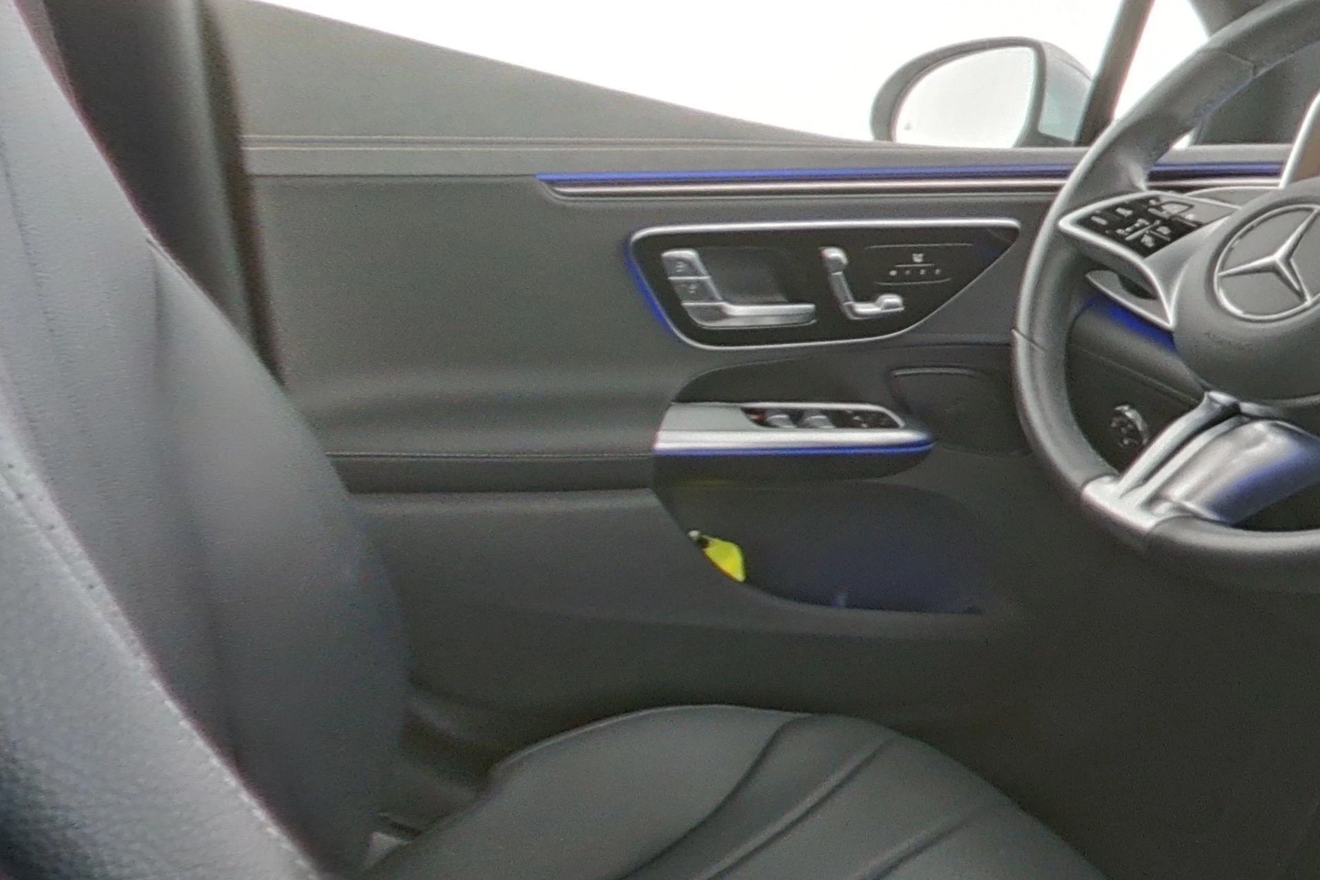 Mercedes-Benz EQE 300 Luxury Line + LEDER + TREKHAAK + CARPLAY + CAMERA +