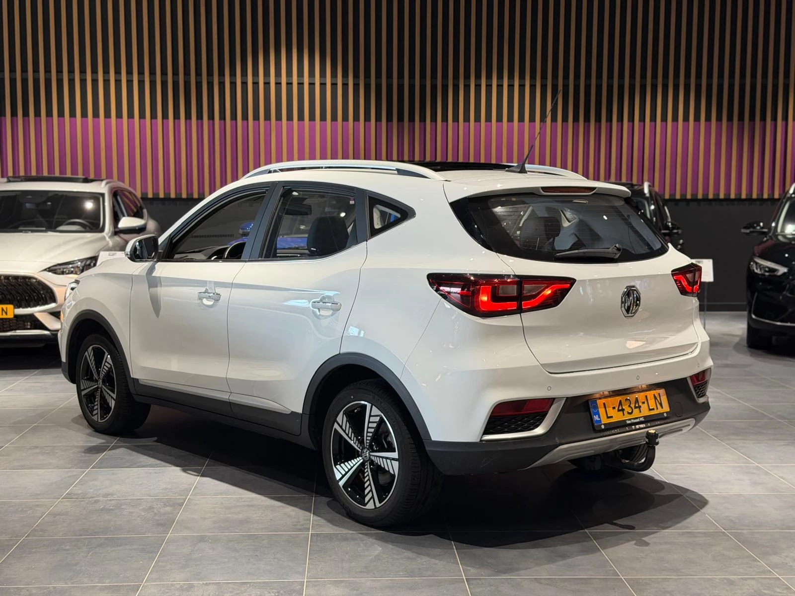 MG-ZS EV-image-3