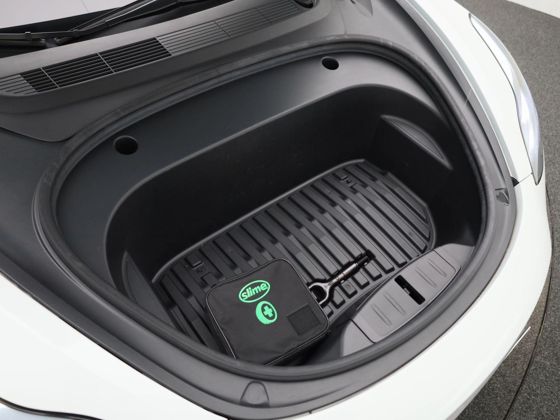 Tesla-Model 3-image-31