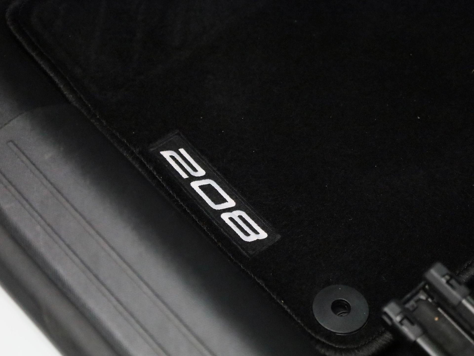 Peugeot-208-image-25