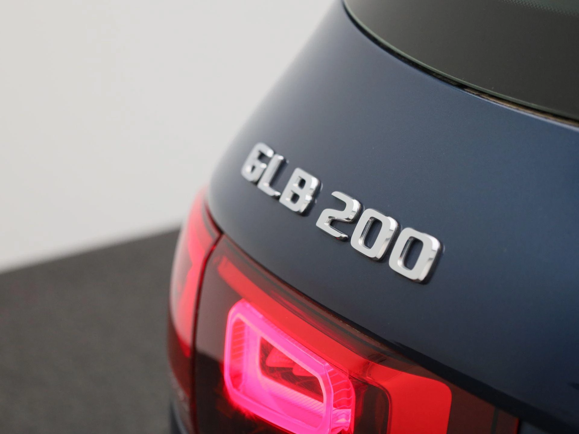 Mercedes-Benz GLB 200 LUXURY LINE + LEDER + PANO + 7-ZIT + CARPLAY +