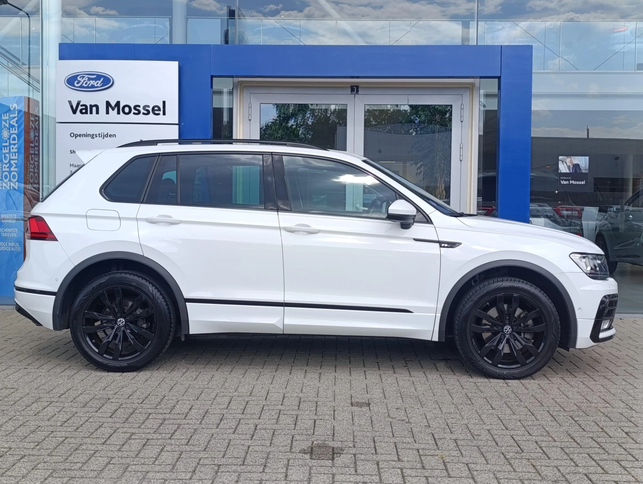 Volkswagen-Tiguan-image-4