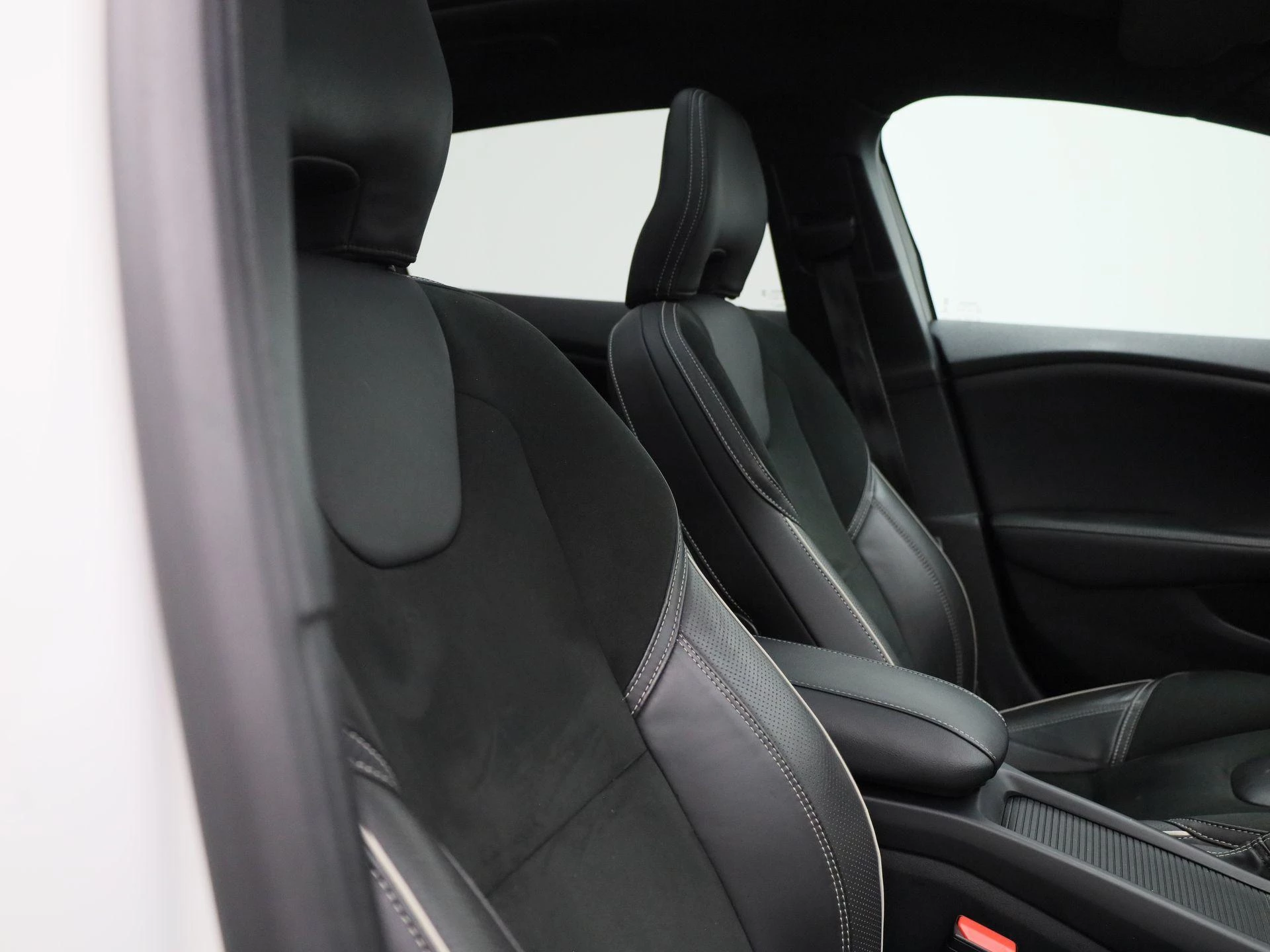 Volvo-V40-image-33