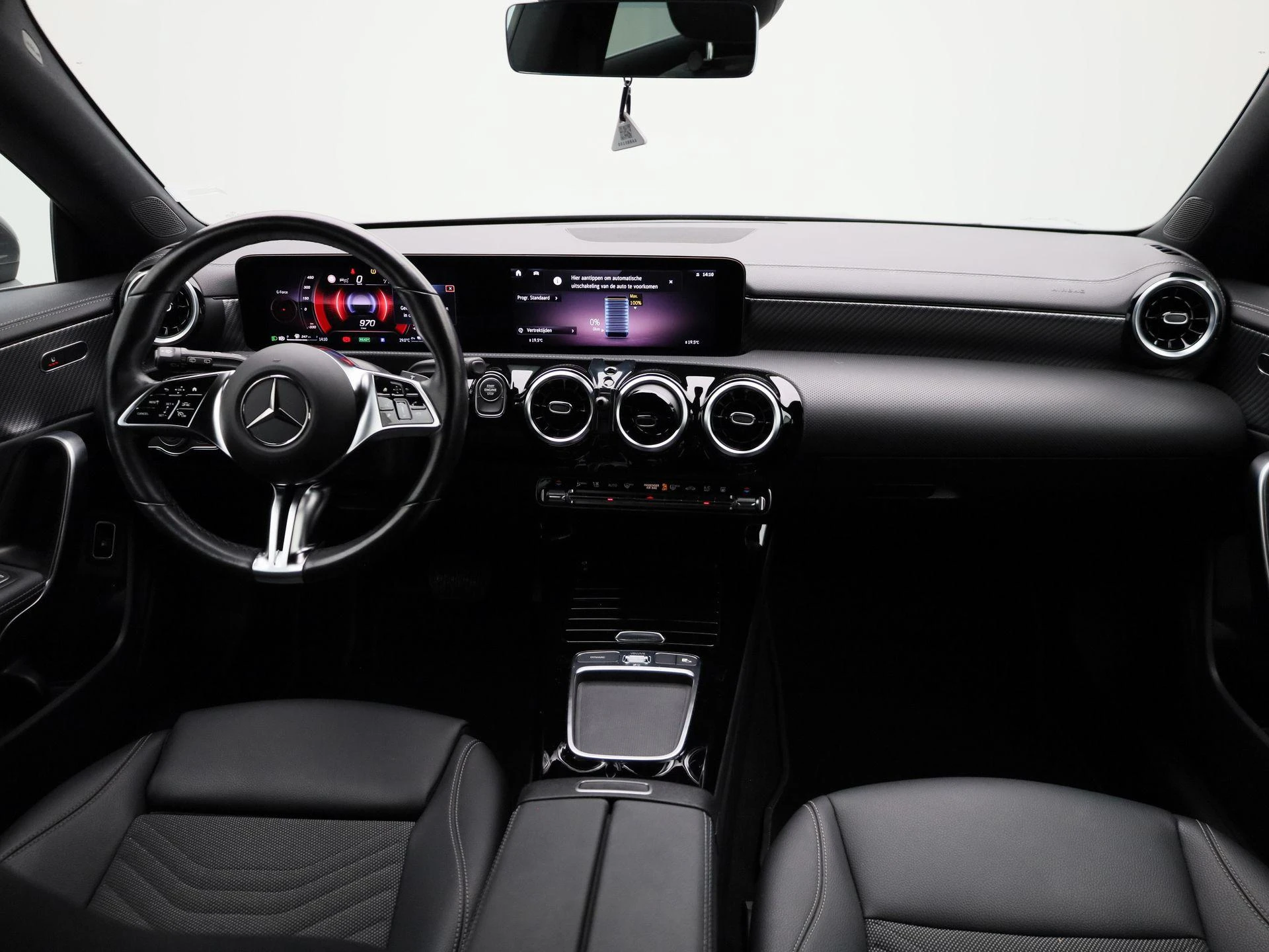 Mercedes-Benz-CLA-image-39