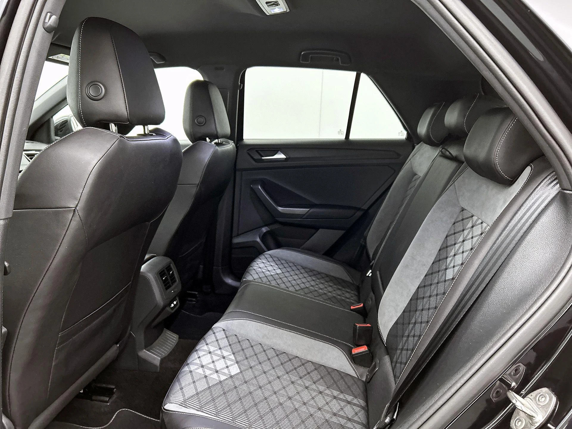 Volkswagen T-Roc 1.5 TSI R-Line | 150 PK |