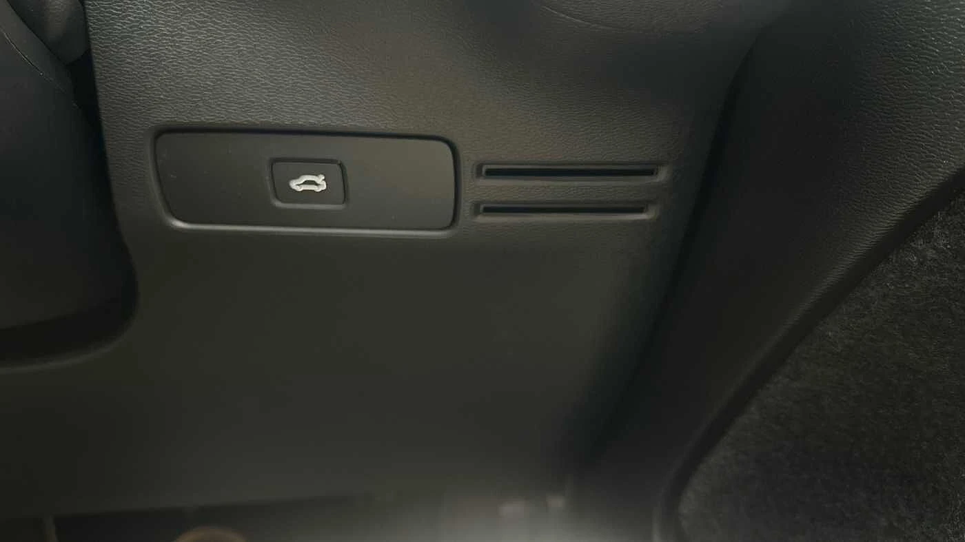Volvo-EX40-image-36