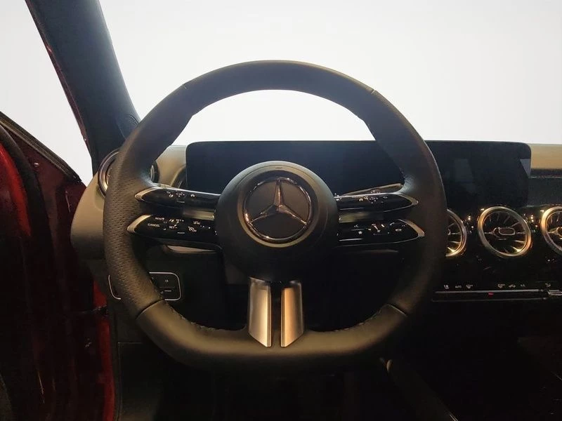 Mercedes-Benz-GLB-image-13