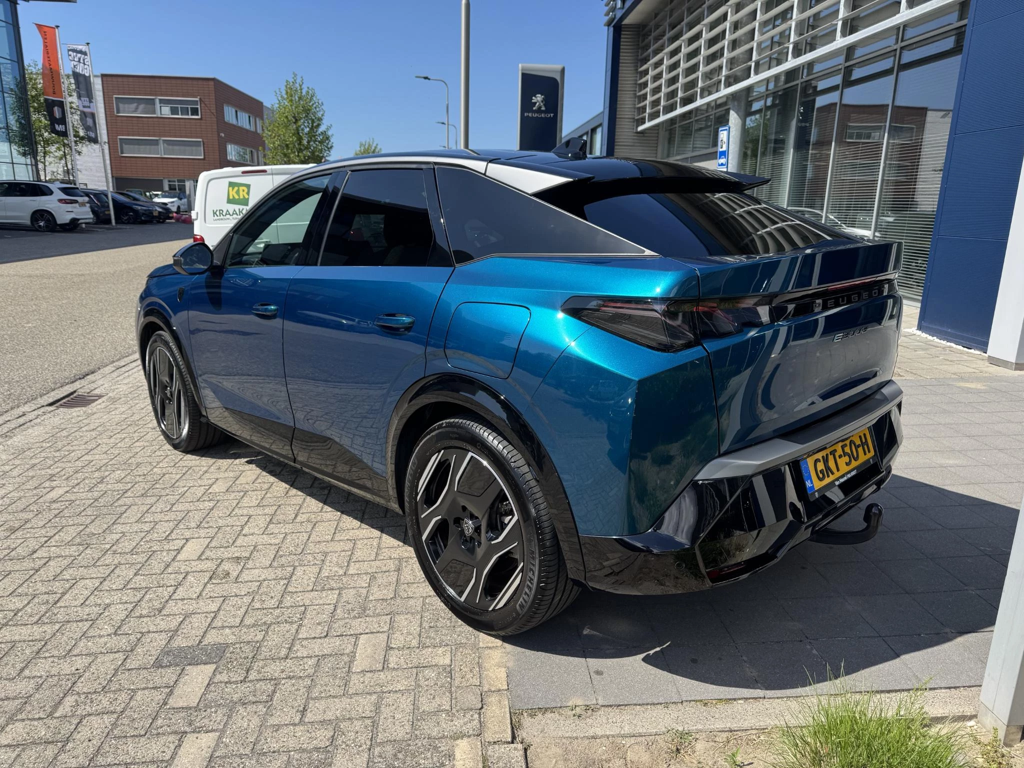 Peugeot e-3008