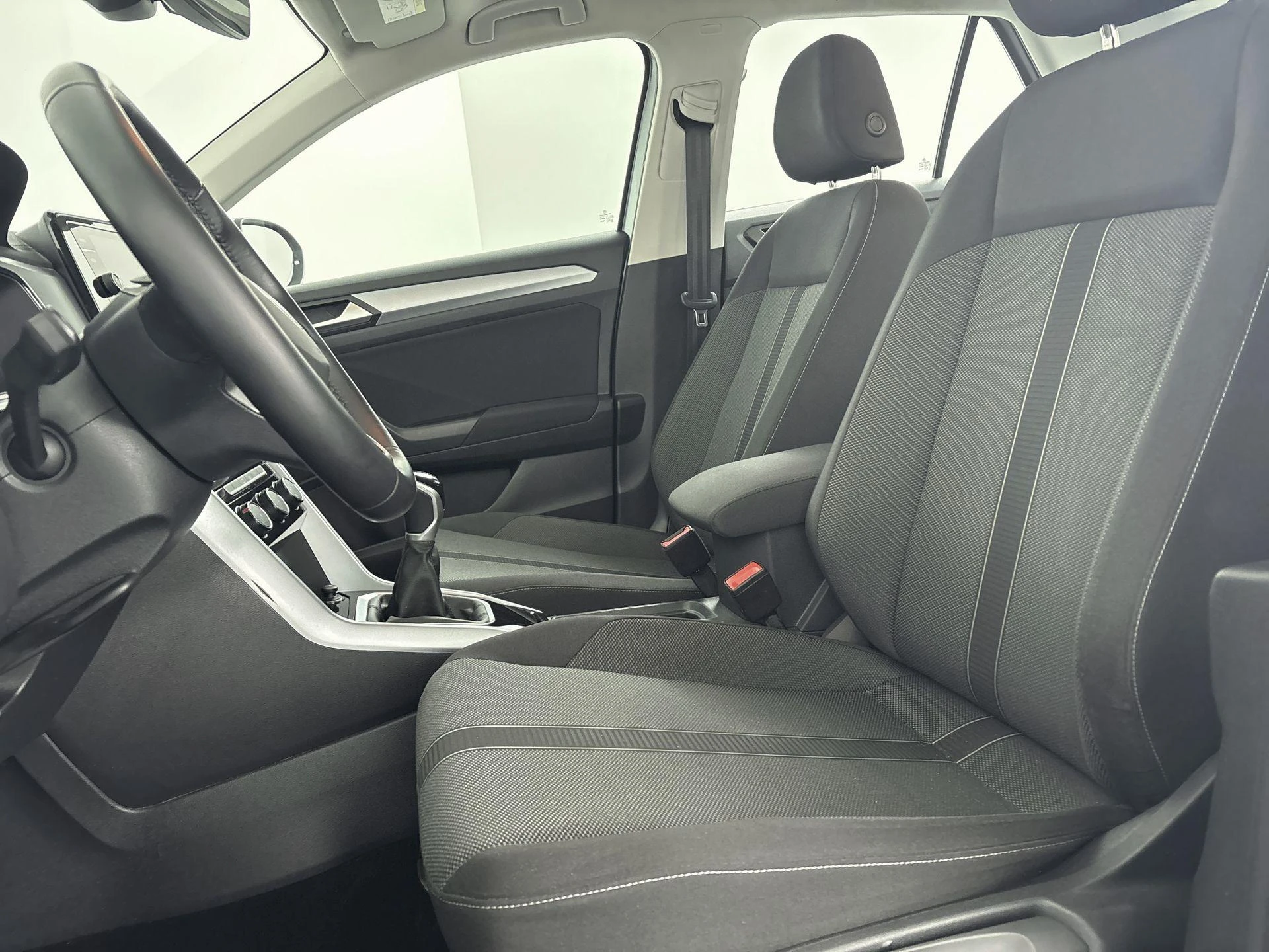 Volkswagen-T-Roc-image-18