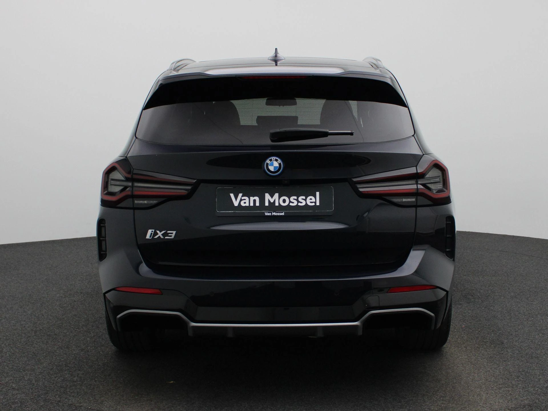 BMW-iX3-image-4
