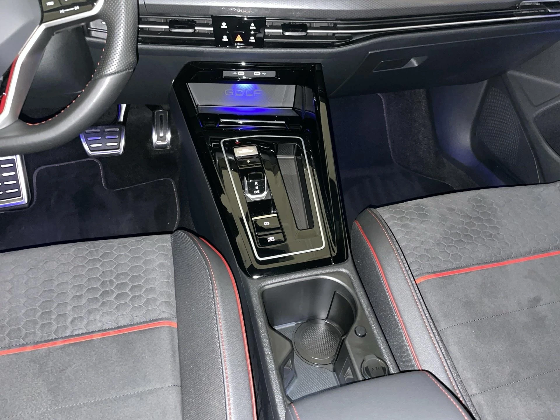Volkswagen-Golf-image-9