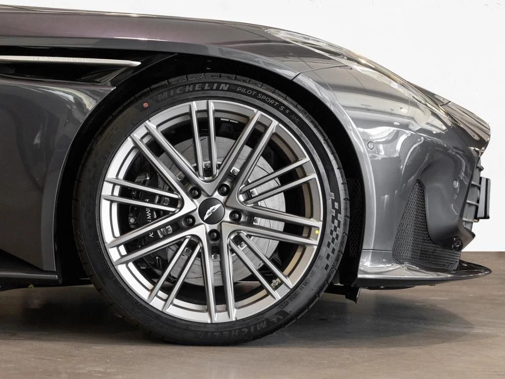 Aston Martin DB12 Coupe Aston Martin Hamburg