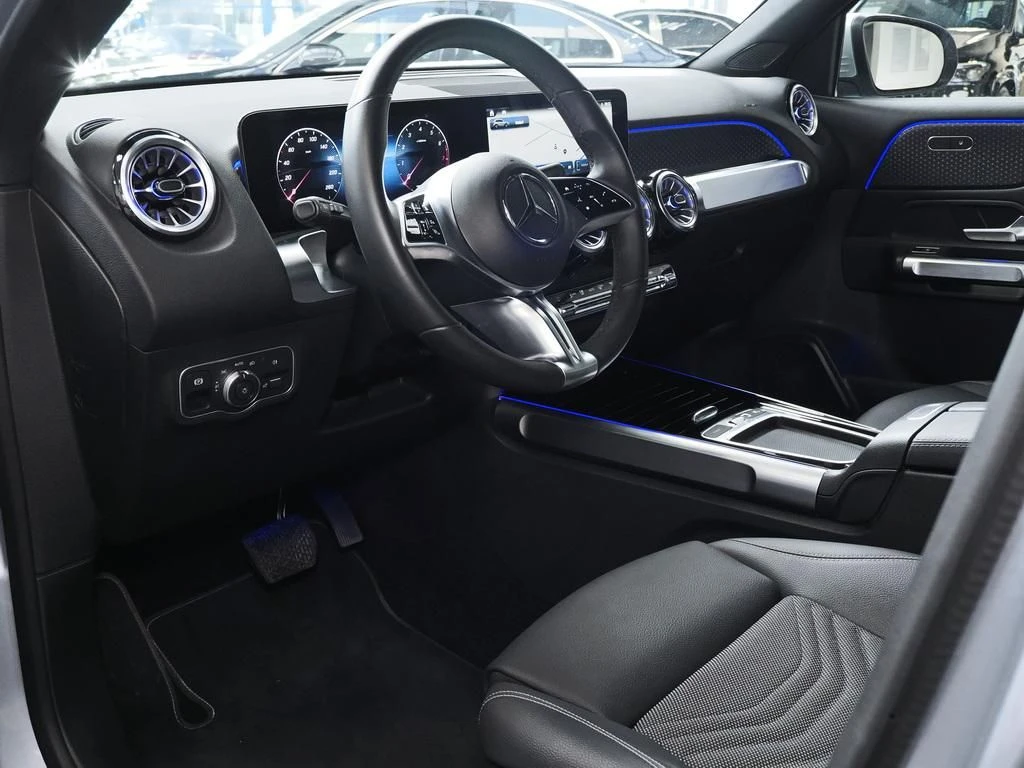 Mercedes-Benz-GLB 200-image-8
