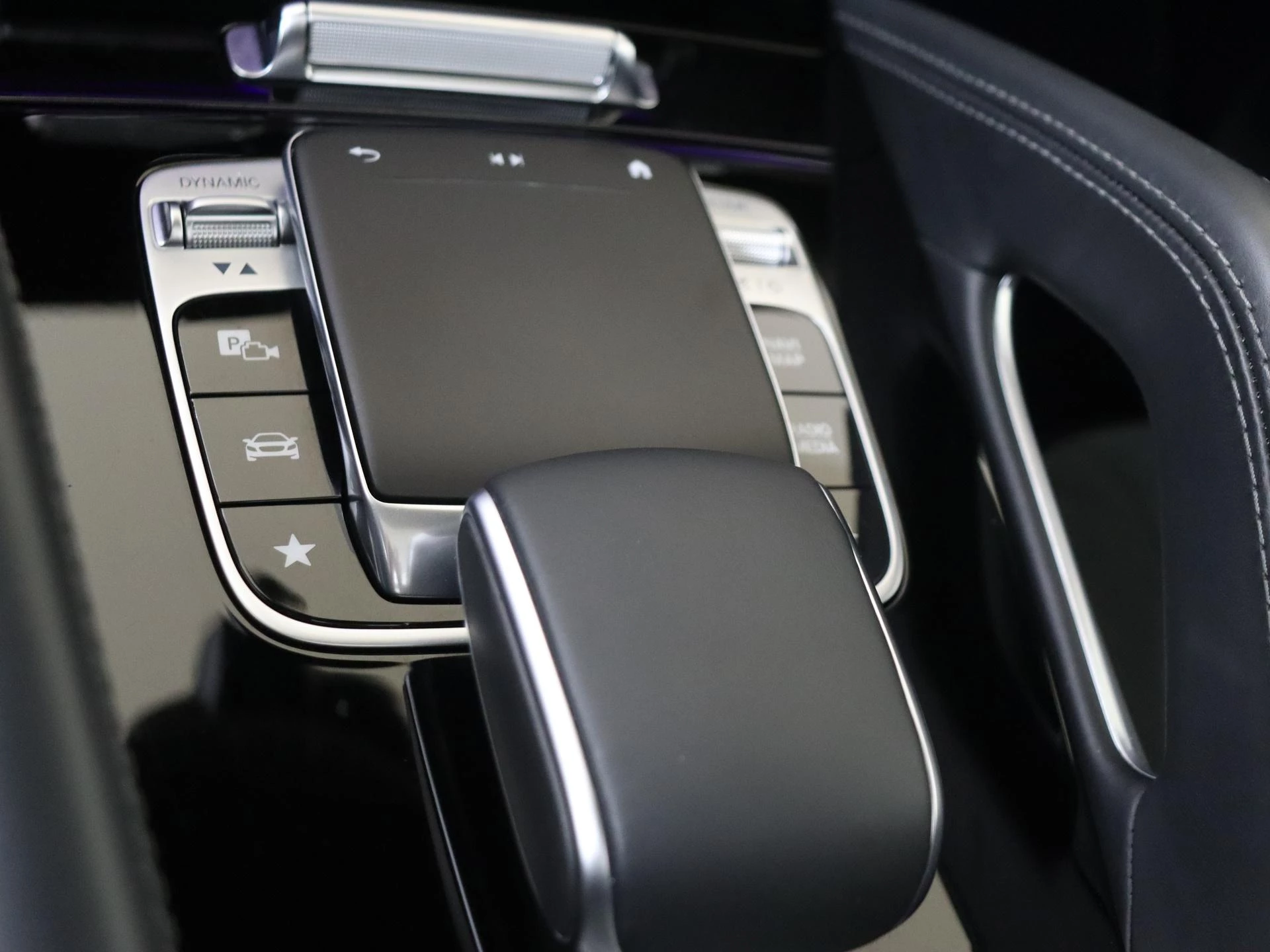 Mercedes-Benz-GLE-image-28