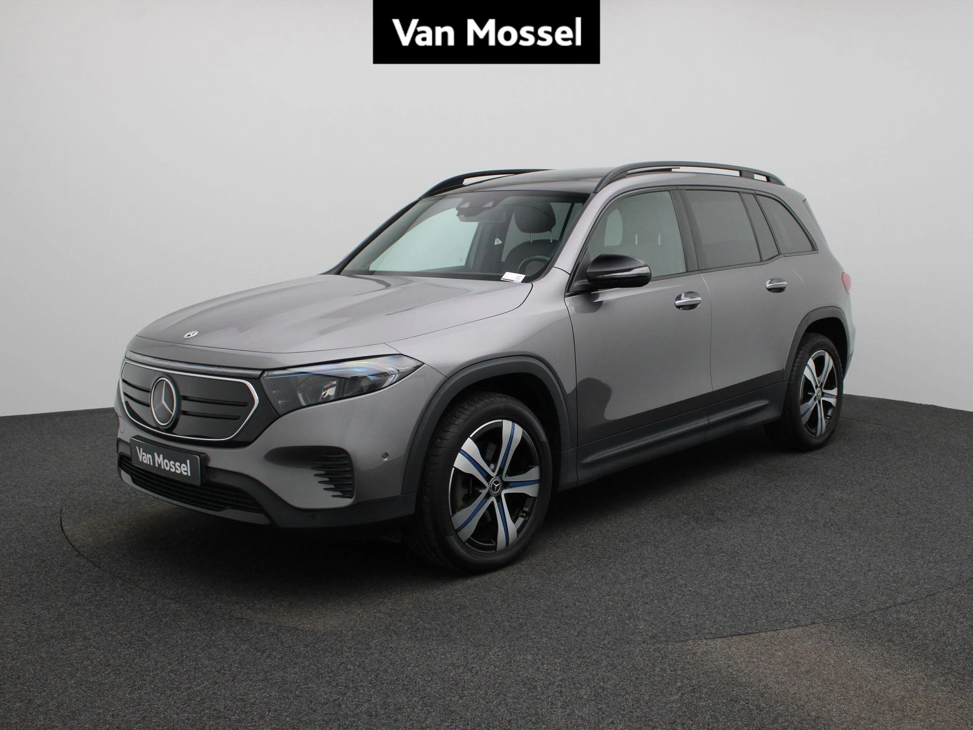Mercedes-Benz-EQB-image-0