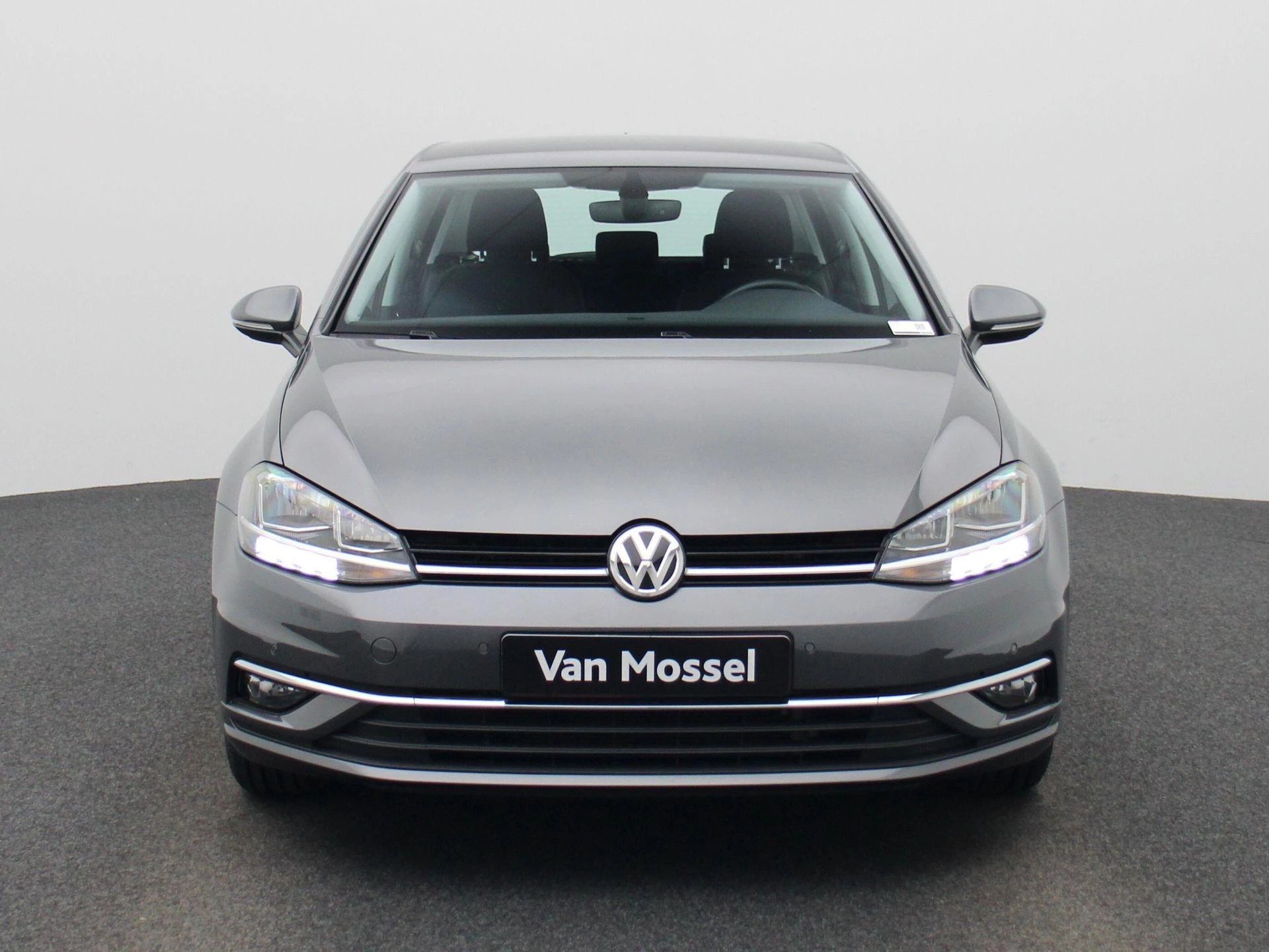 Volkswagen-Golf-image-2