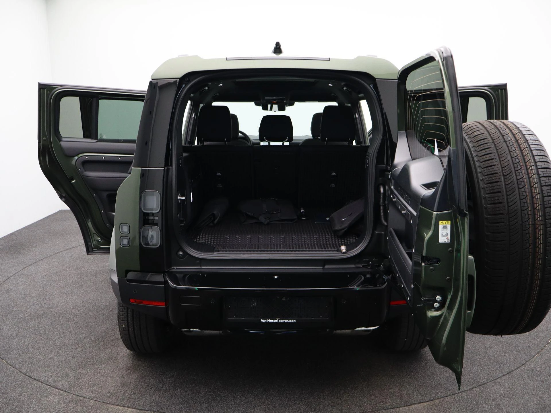 Land Rover-Defender-image-13