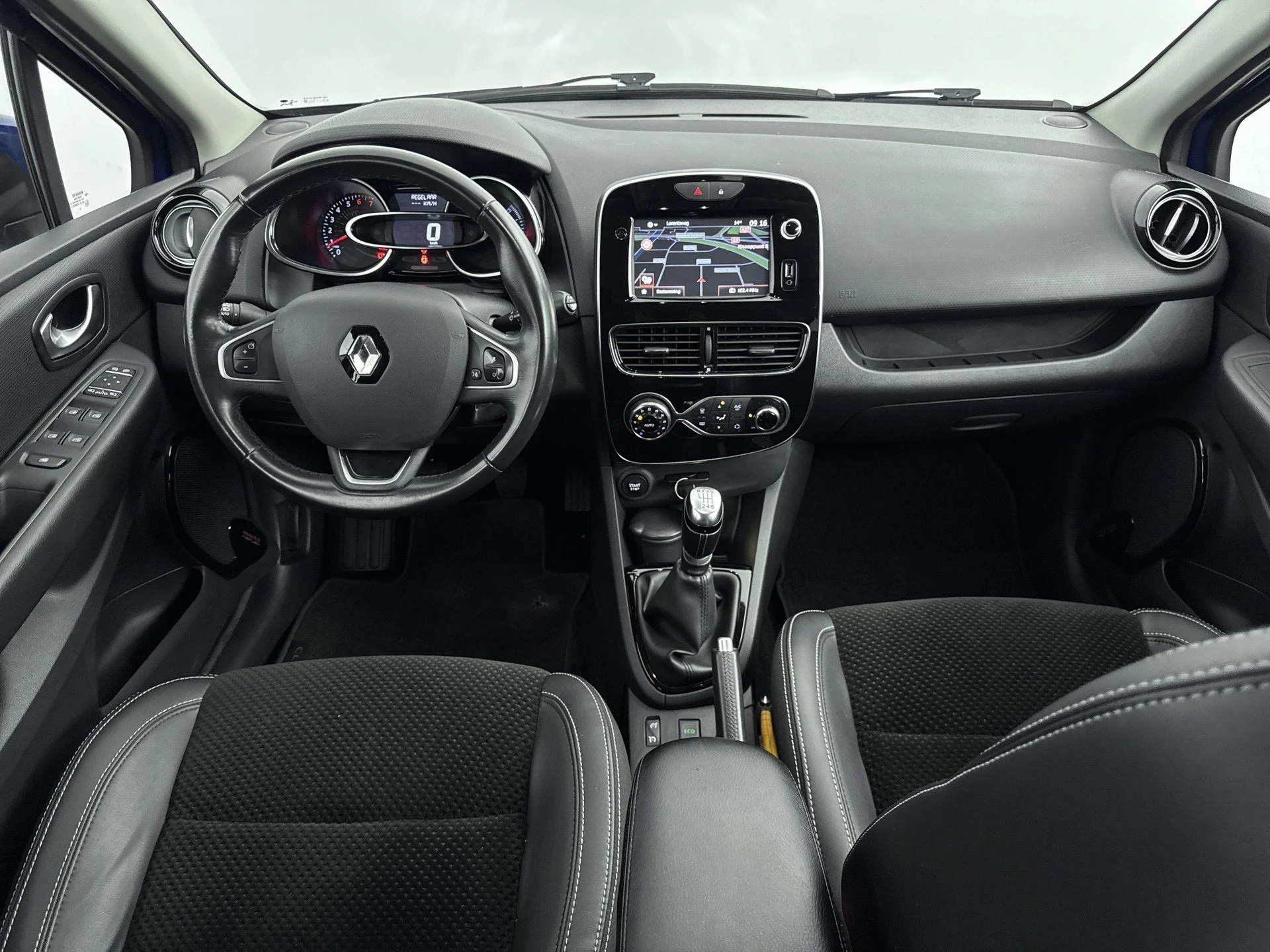Renault-Clio-image-17