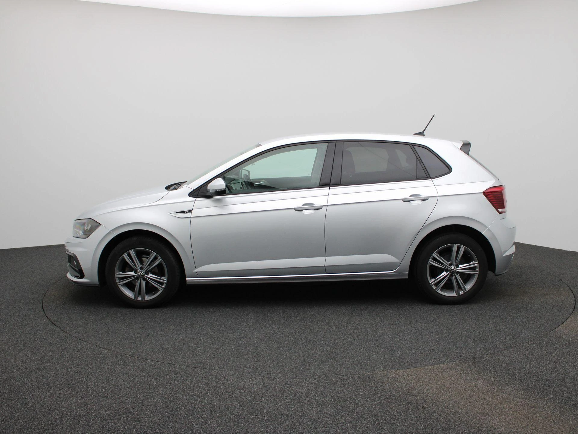Volkswagen-Polo-image-3