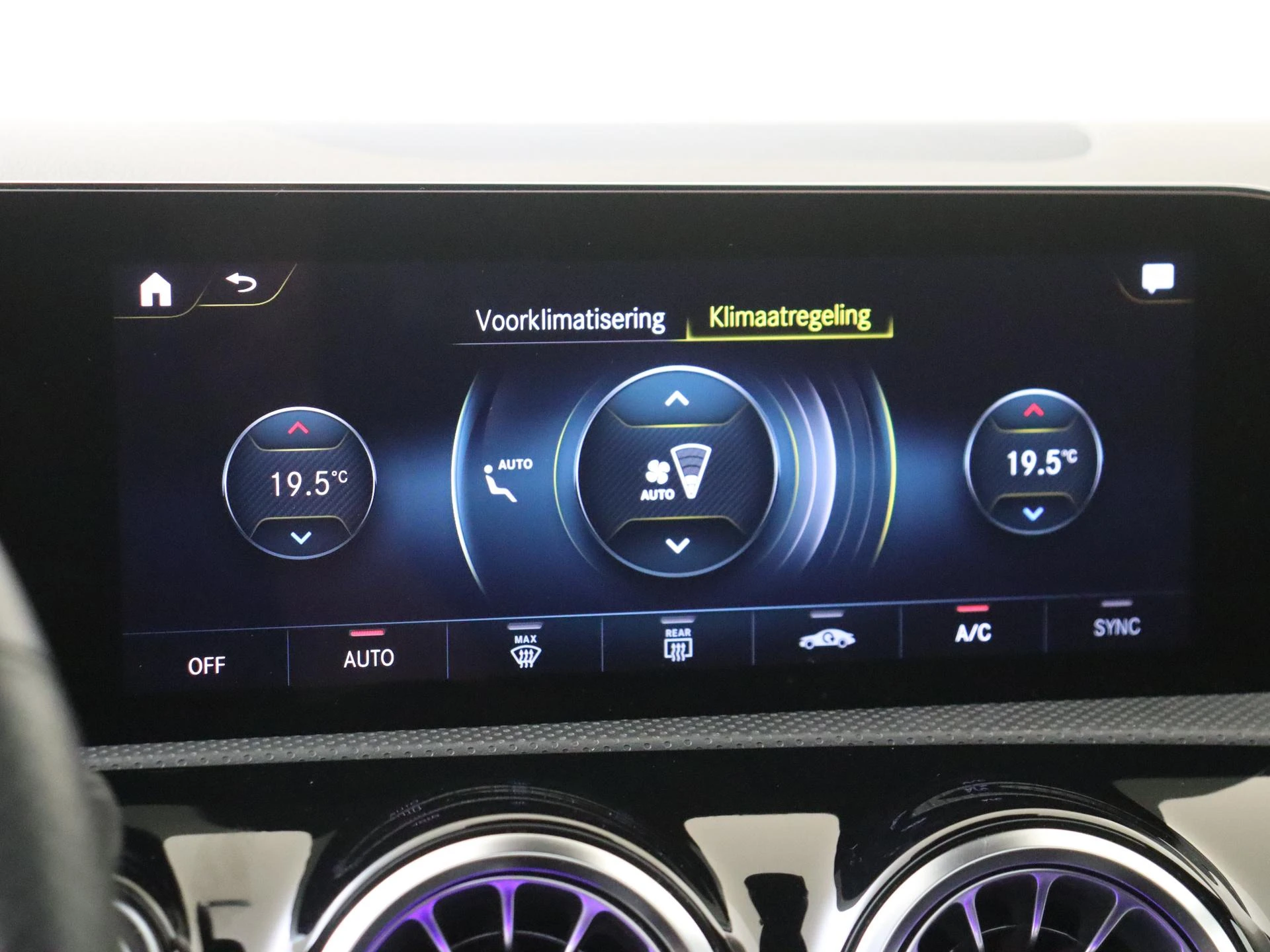 Mercedes-Benz-CLA-image-17