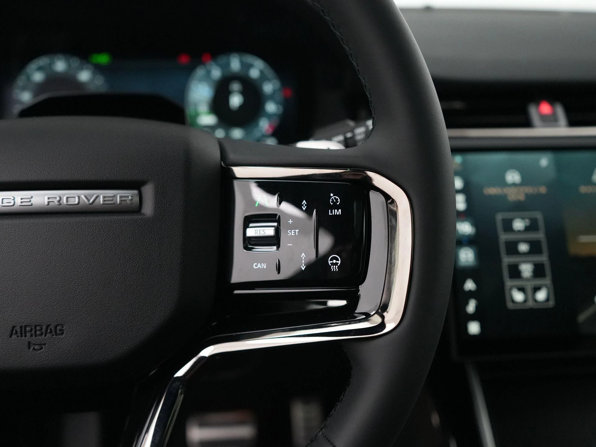 Land Rover-Range Rover Evoque-image-14