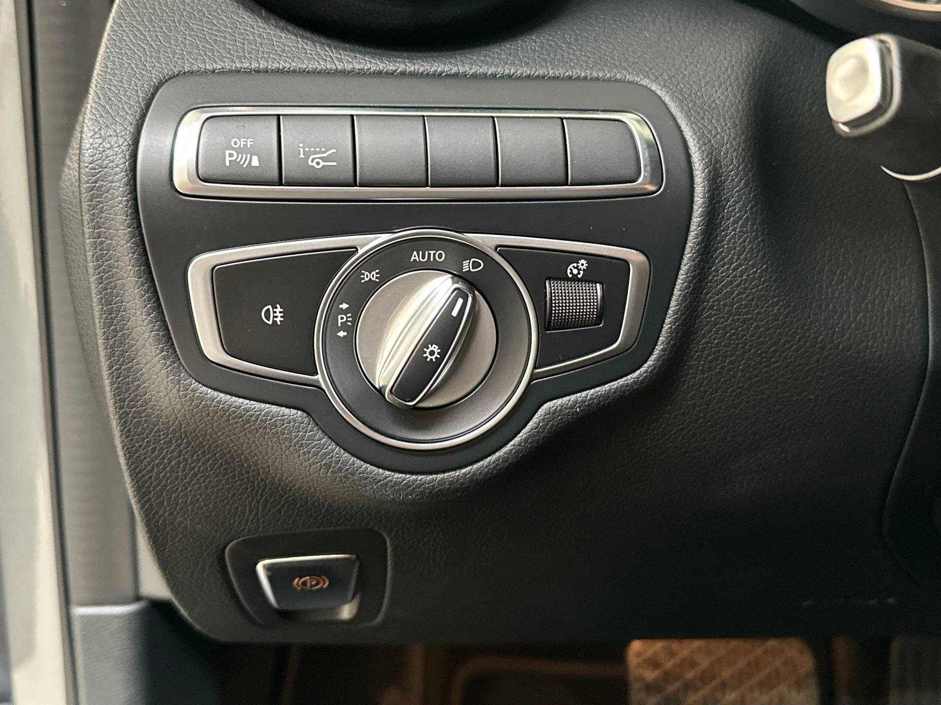 Mercedes-Benz-C-Klasse-image-21