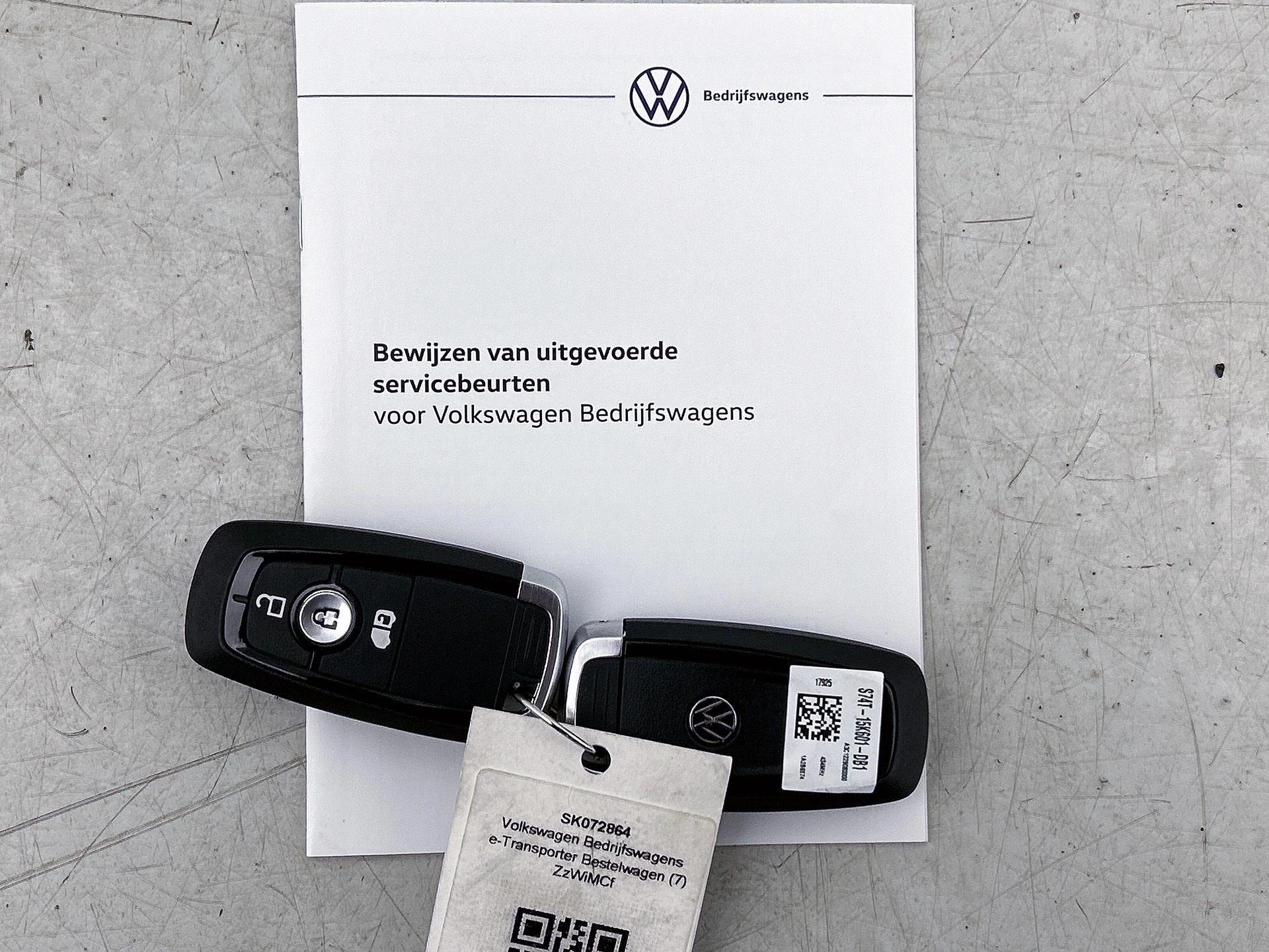 Volkswagen-e-Transporter-image-36