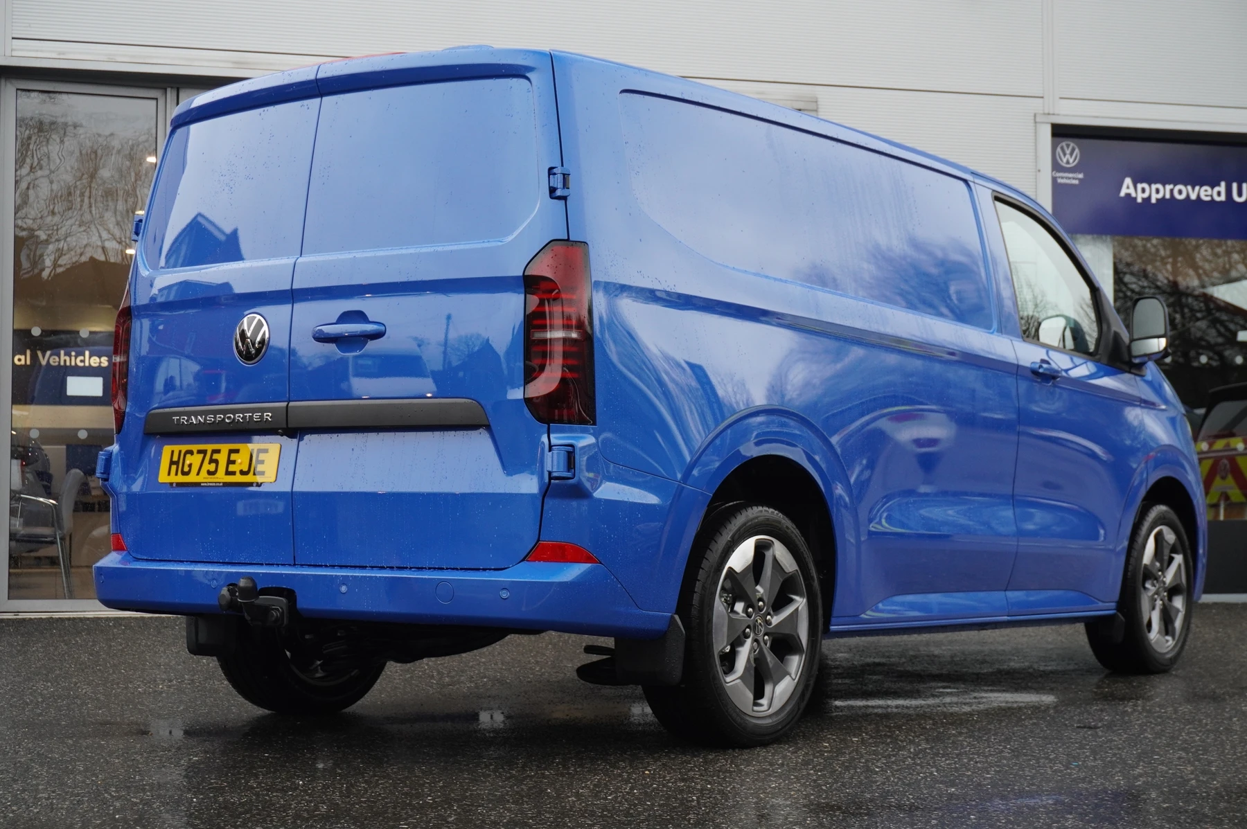 Volkswagen-Transporter-image-12