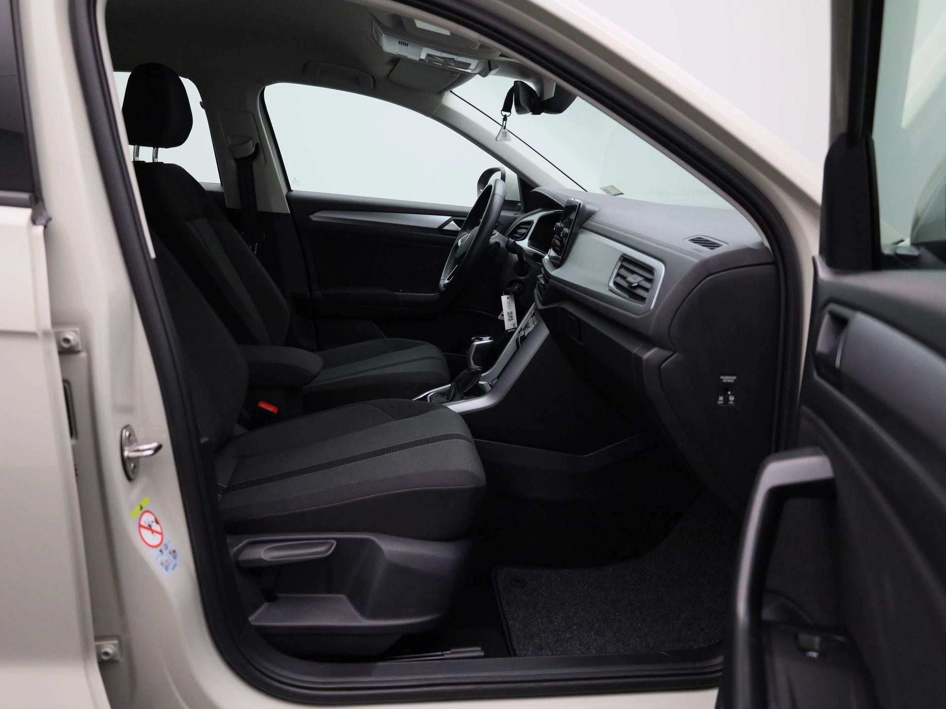 Volkswagen-T-Roc-image-35
