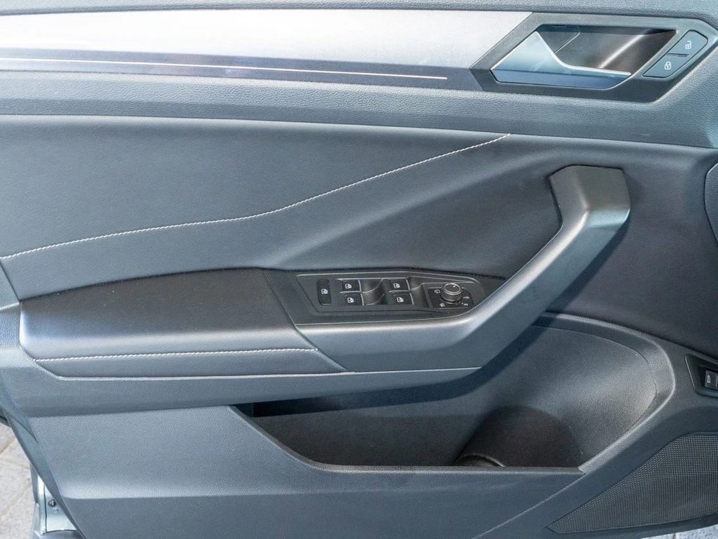 Volkswagen-T-Roc-image-17