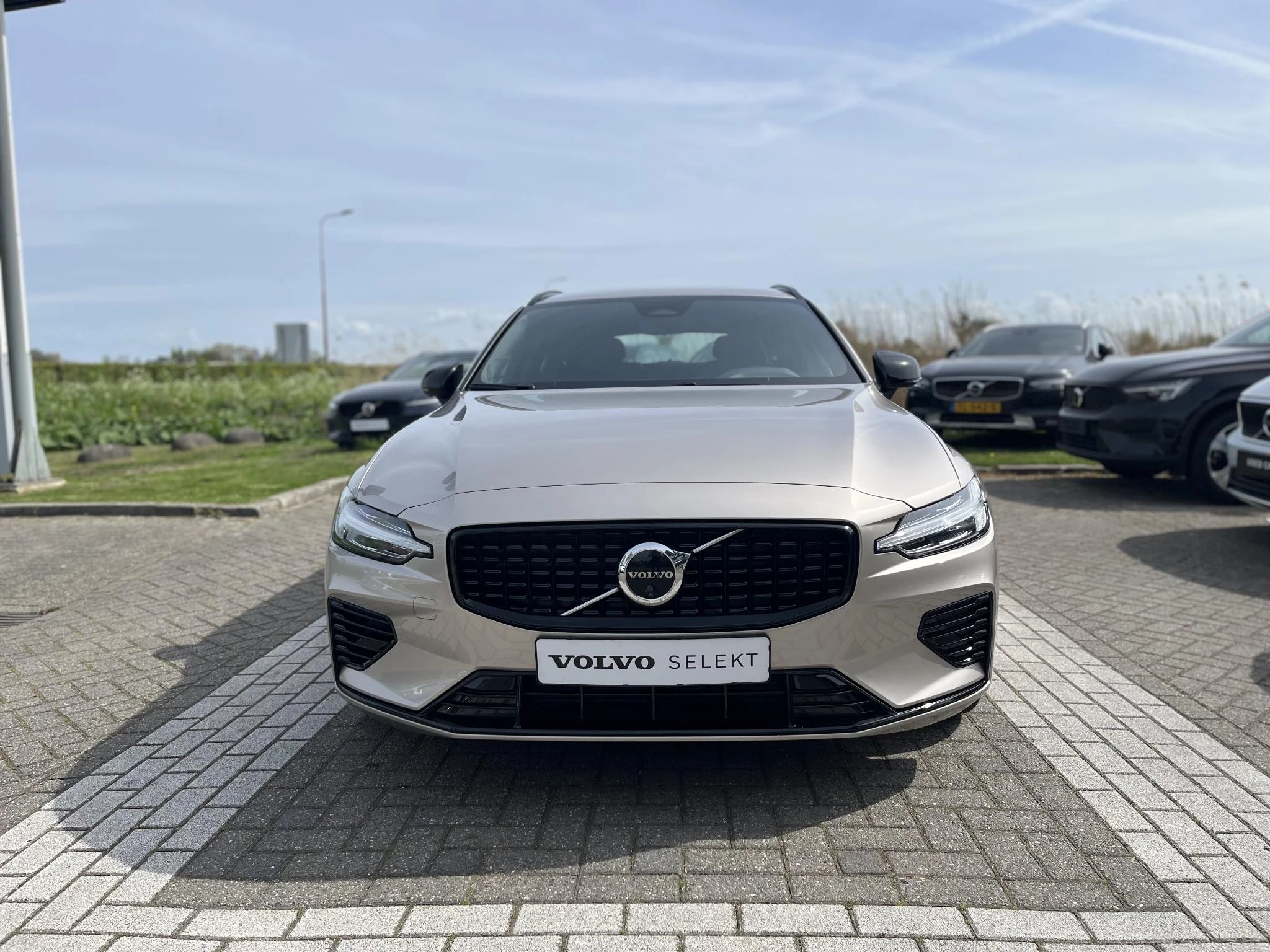 Volvo V60 T6 Plug-in hybrid AWD Plus Dark