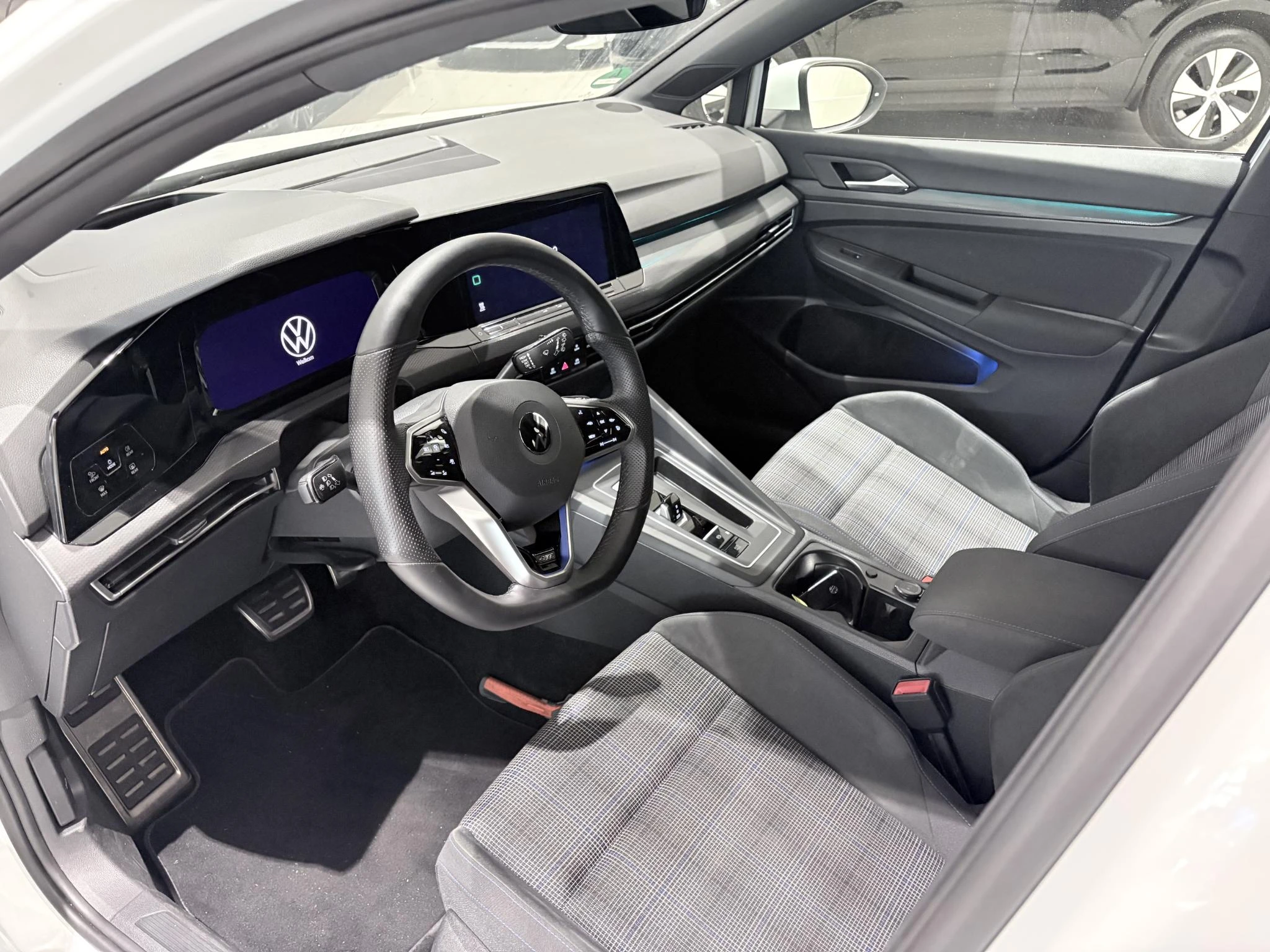 Volkswagen-Golf-image-9