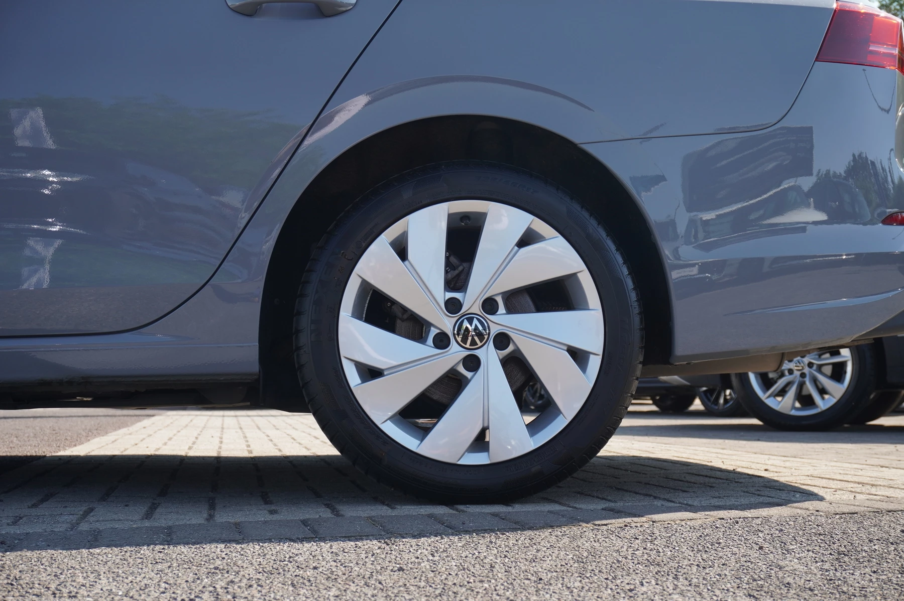 Volkswagen-Golf-image-19
